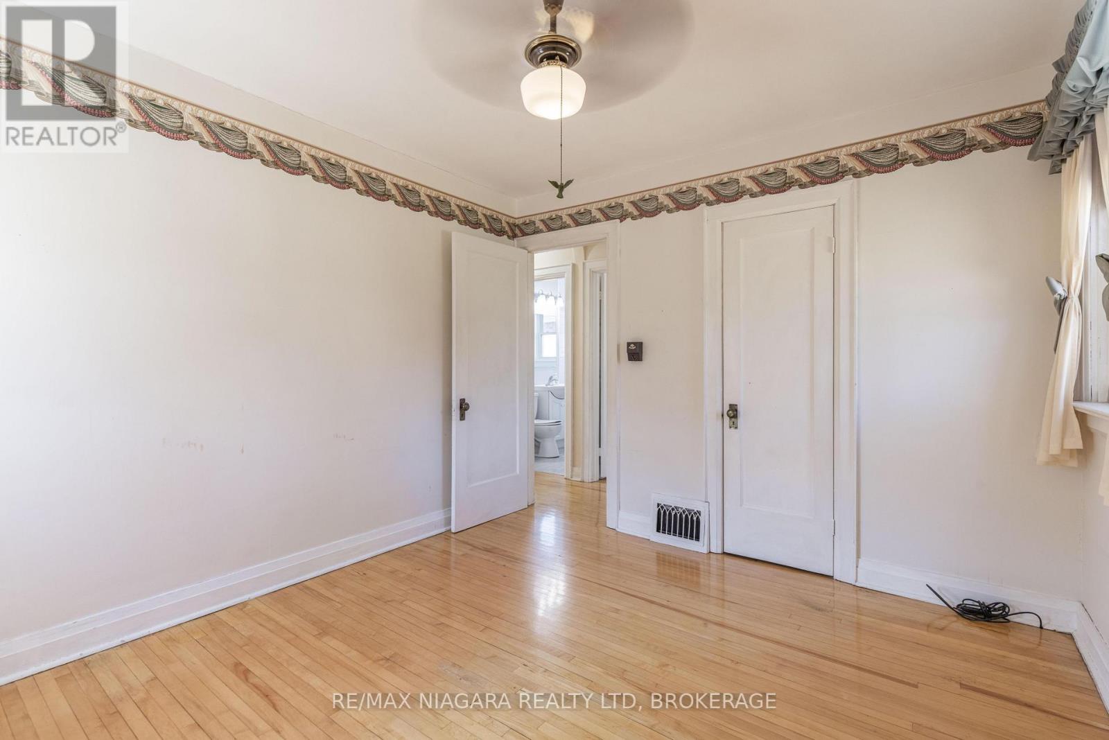 6469 Barker Street, Niagara Falls, Ontario  L2G 1Y6 - Photo 10 - X12989706