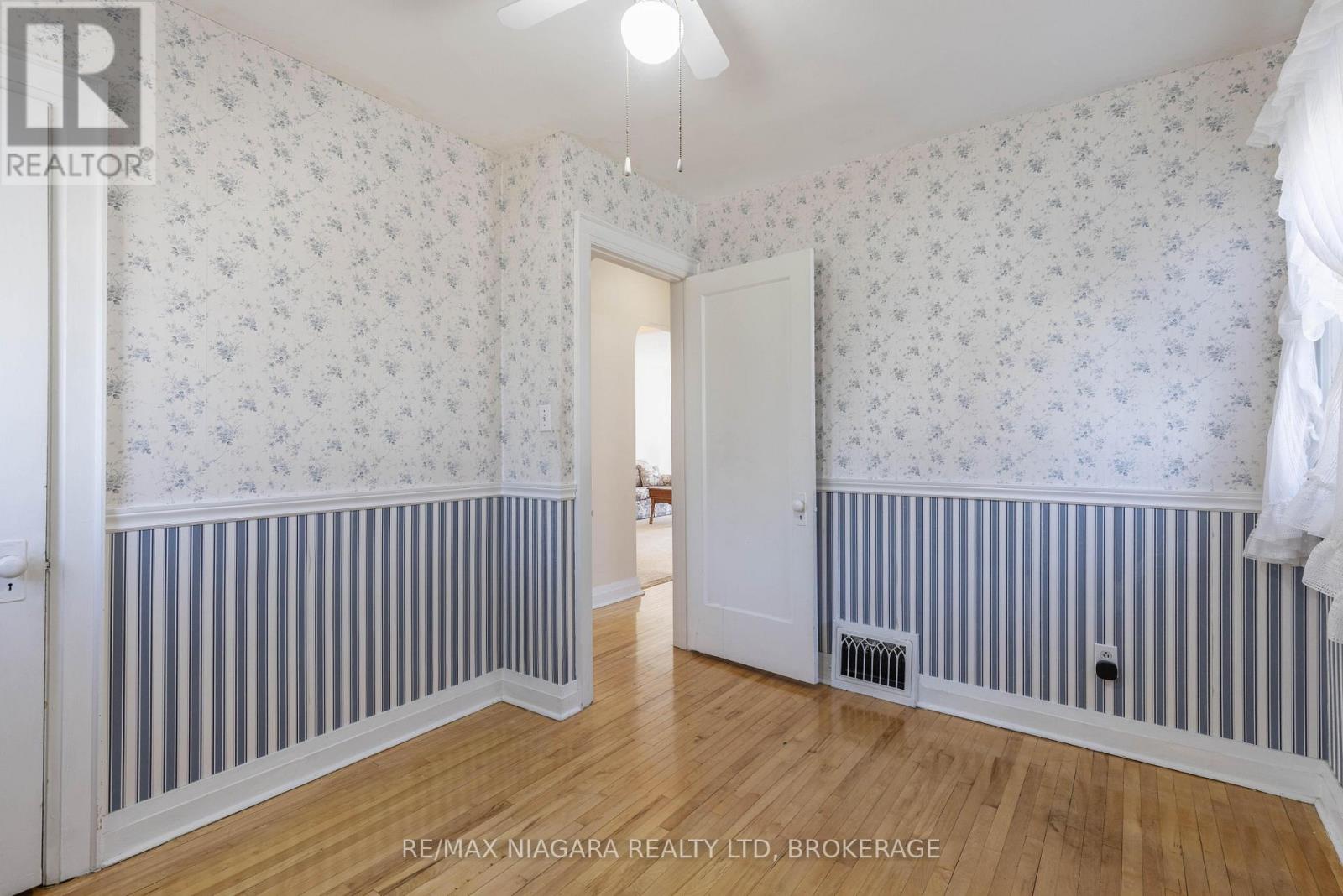 6469 Barker Street, Niagara Falls, Ontario  L2G 1Y6 - Photo 12 - X12989706