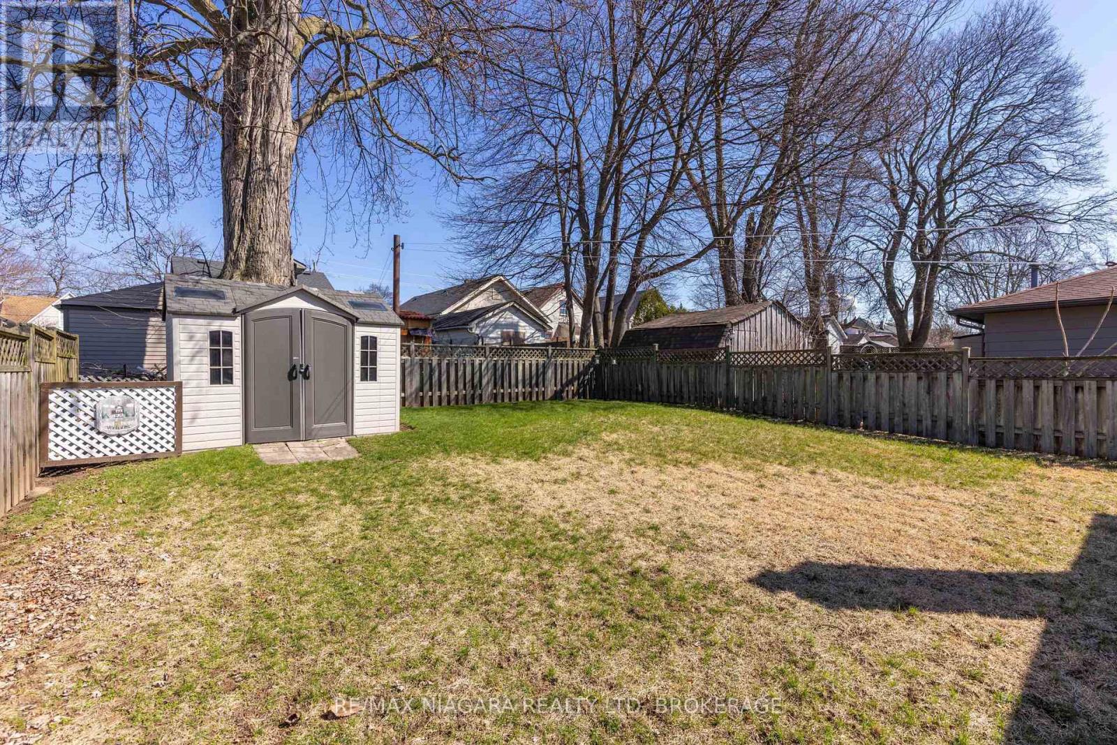 6469 Barker Street, Niagara Falls, Ontario  L2G 1Y6 - Photo 2 - X12989706