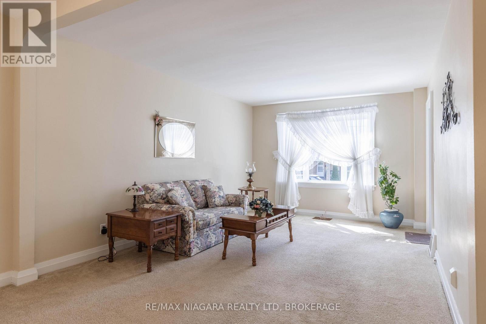 6469 Barker Street, Niagara Falls, Ontario  L2G 1Y6 - Photo 4 - X12989706