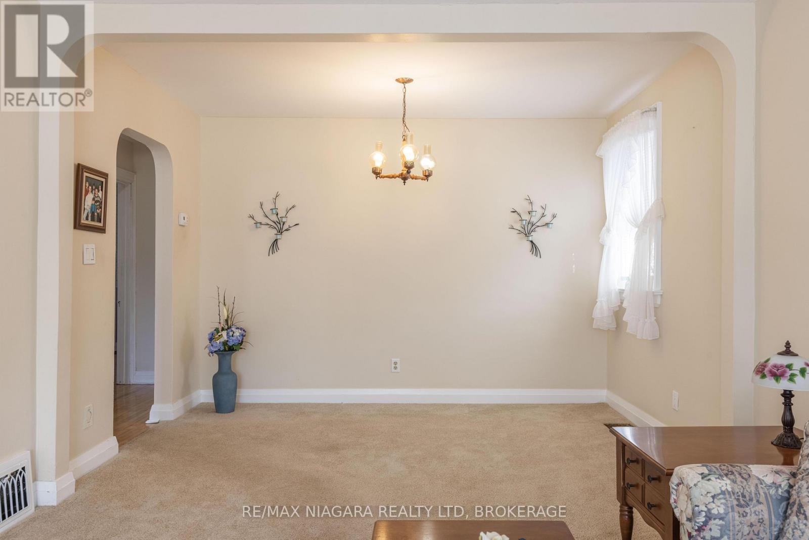 6469 Barker Street, Niagara Falls, Ontario  L2G 1Y6 - Photo 5 - X12989706