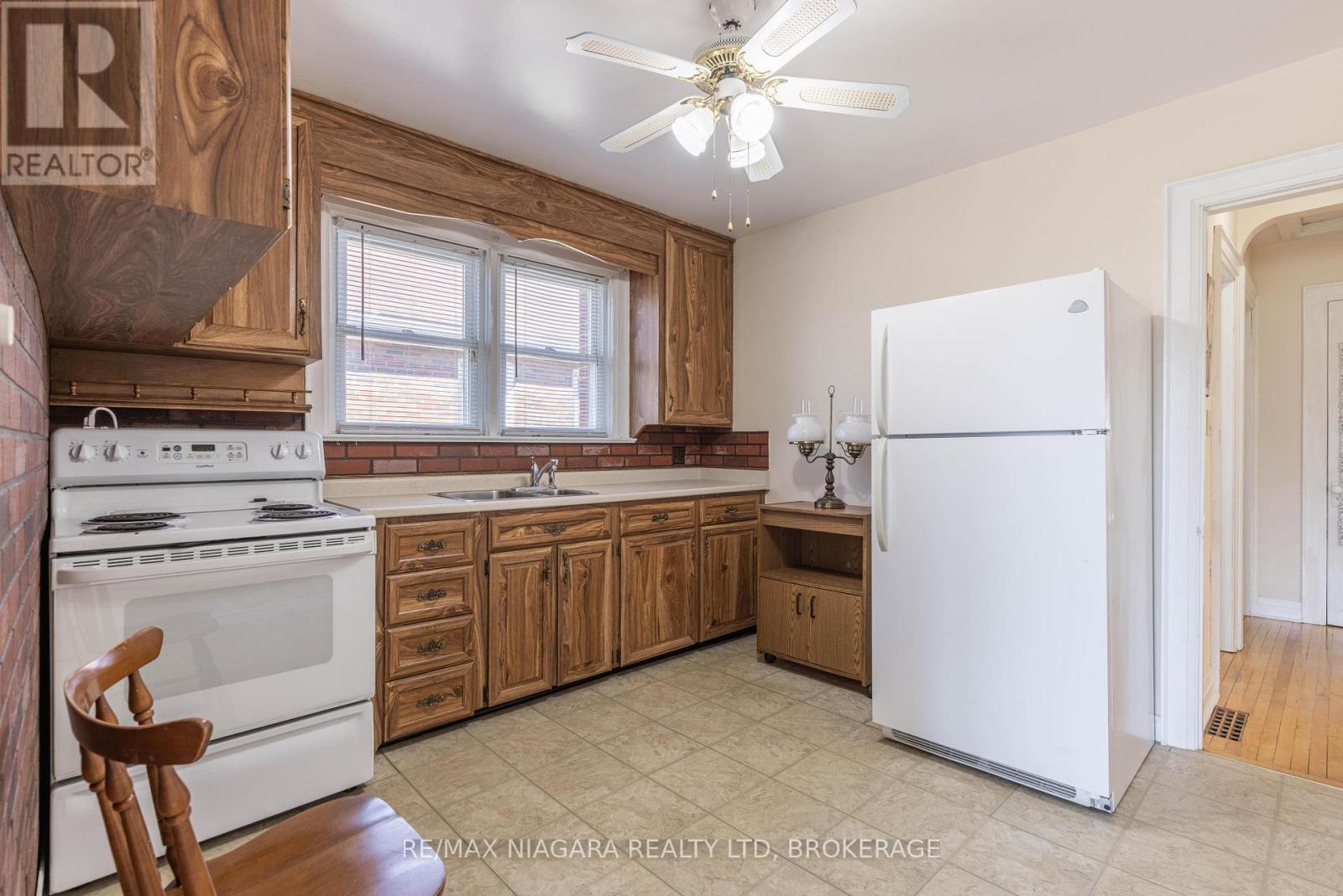 6469 Barker Street, Niagara Falls, Ontario  L2G 1Y6 - Photo 7 - X12989706