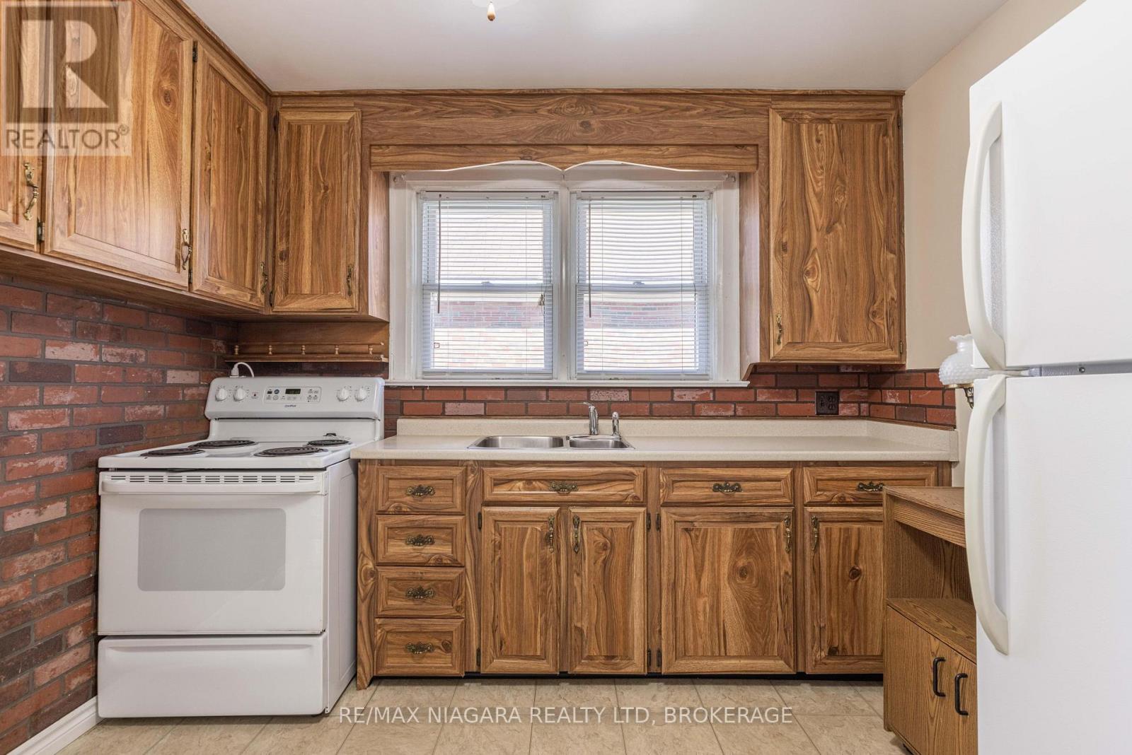 6469 Barker Street, Niagara Falls, Ontario  L2G 1Y6 - Photo 8 - X12989706