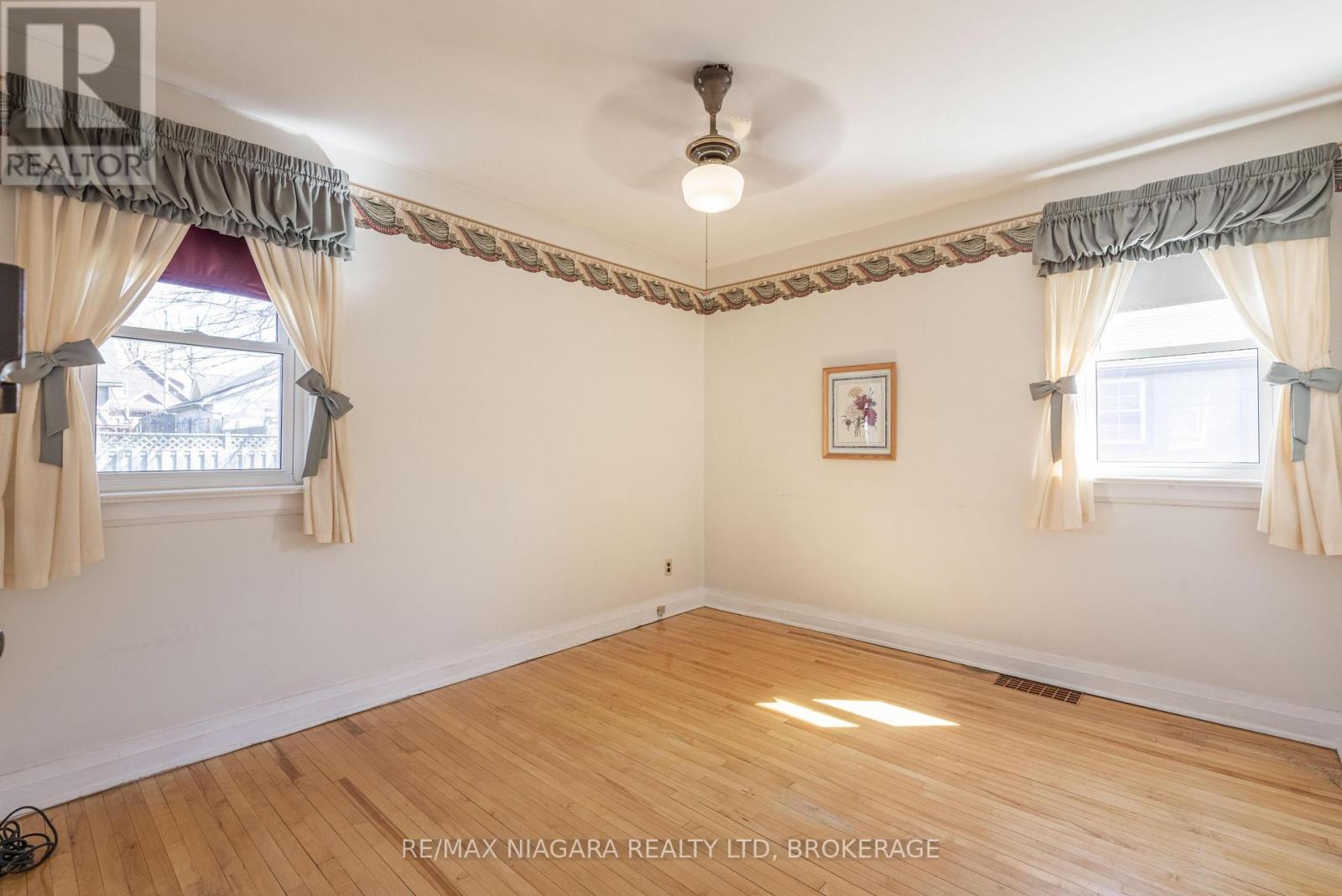 6469 Barker Street, Niagara Falls, Ontario  L2G 1Y6 - Photo 9 - X12989706