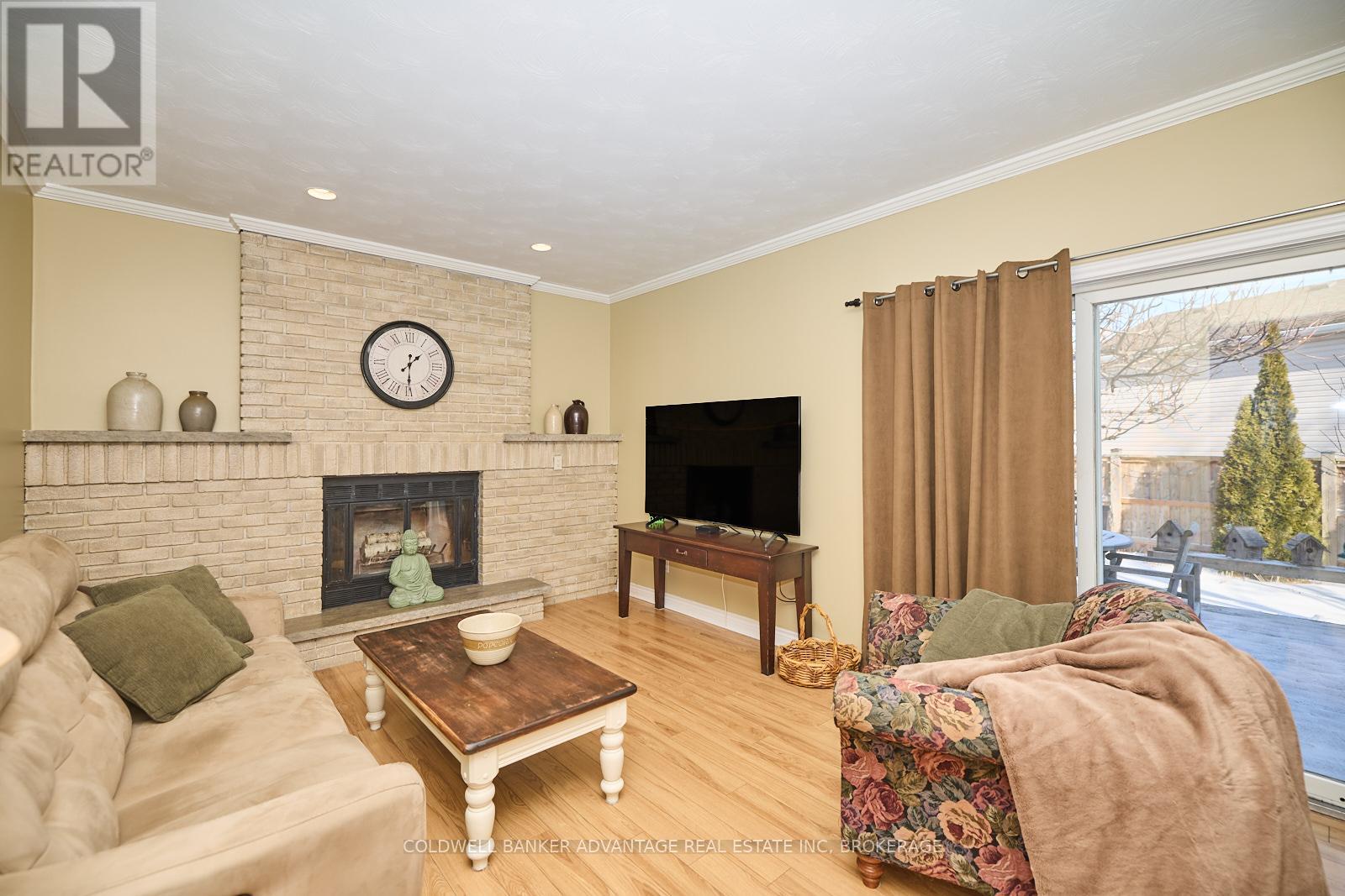 28 Dixon Crescent, Welland, Ontario  L3C 6P4 - Photo 6 - X12989722