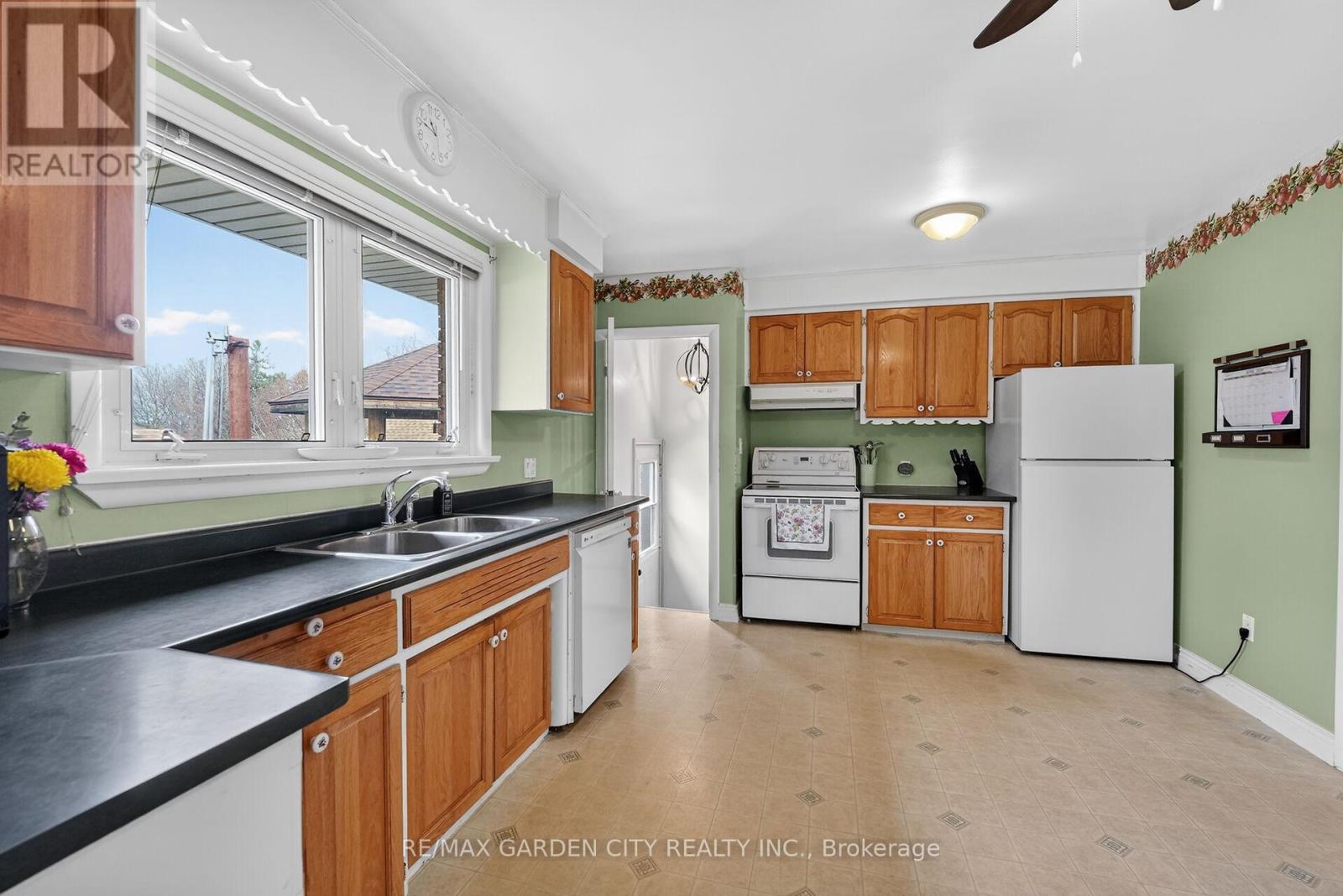 491 Niagara Street, St. Catharines, Ontario  L2M 3P4 - Photo 13 - X12989882