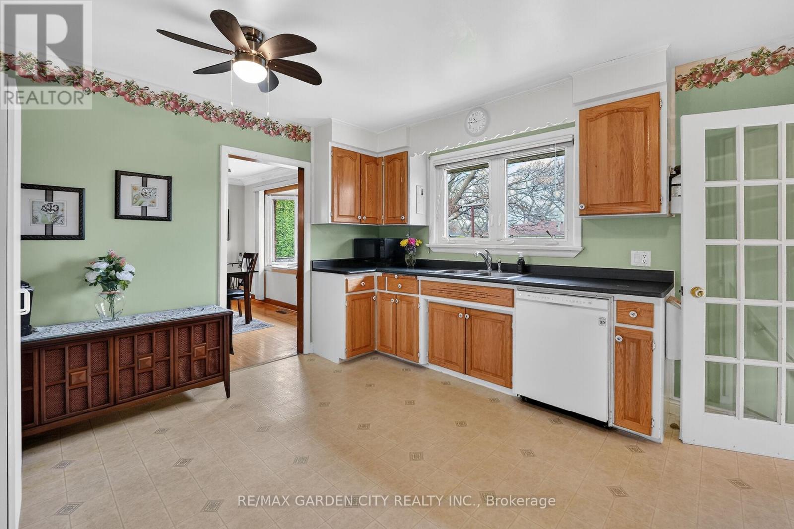 491 Niagara Street, St. Catharines, Ontario  L2M 3P4 - Photo 14 - X12989882