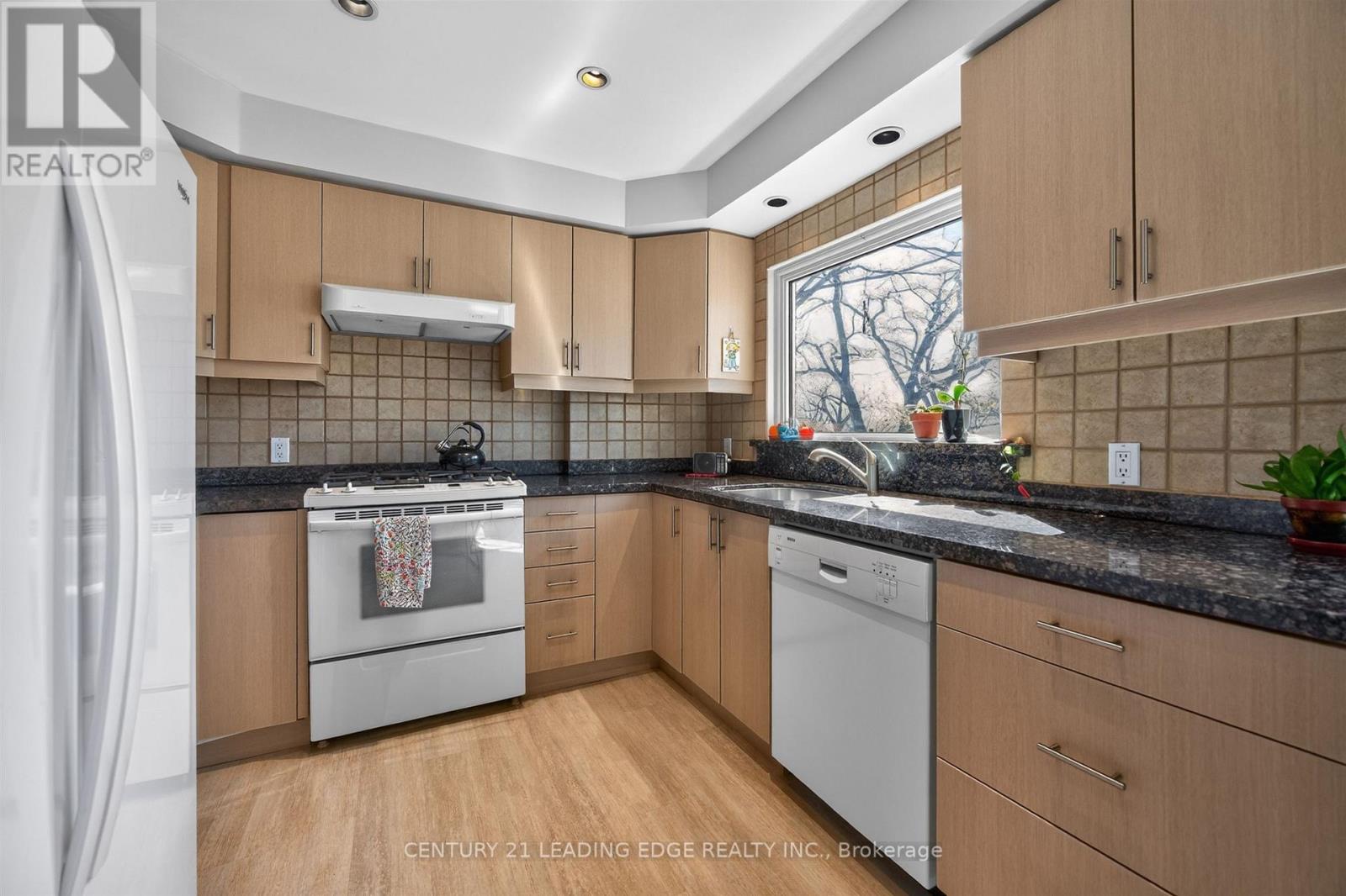 130 Silver Birch Avenue, Toronto, Ontario  M4E 3L4 - Photo 18 - E12989282