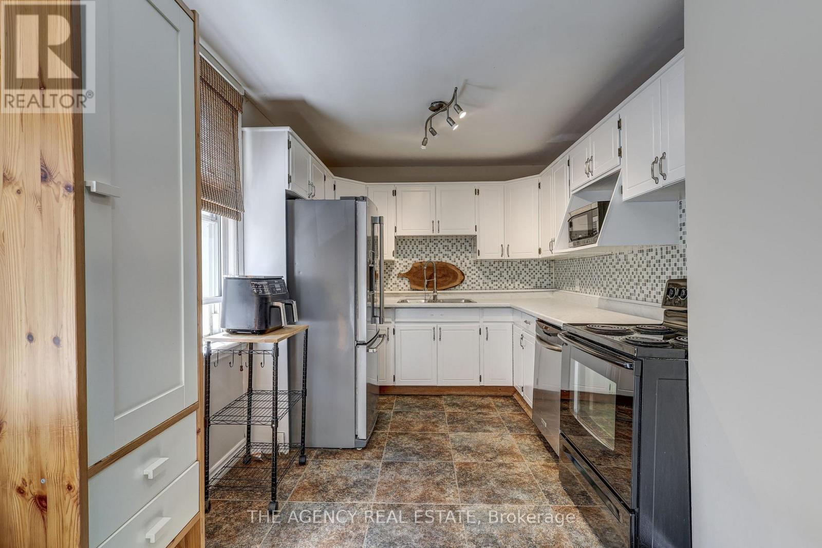 For Sale: 18 MAY STREET, London East (East L), ON | 4 Bed, 3 Bath House for $295,000. See 26 photos!