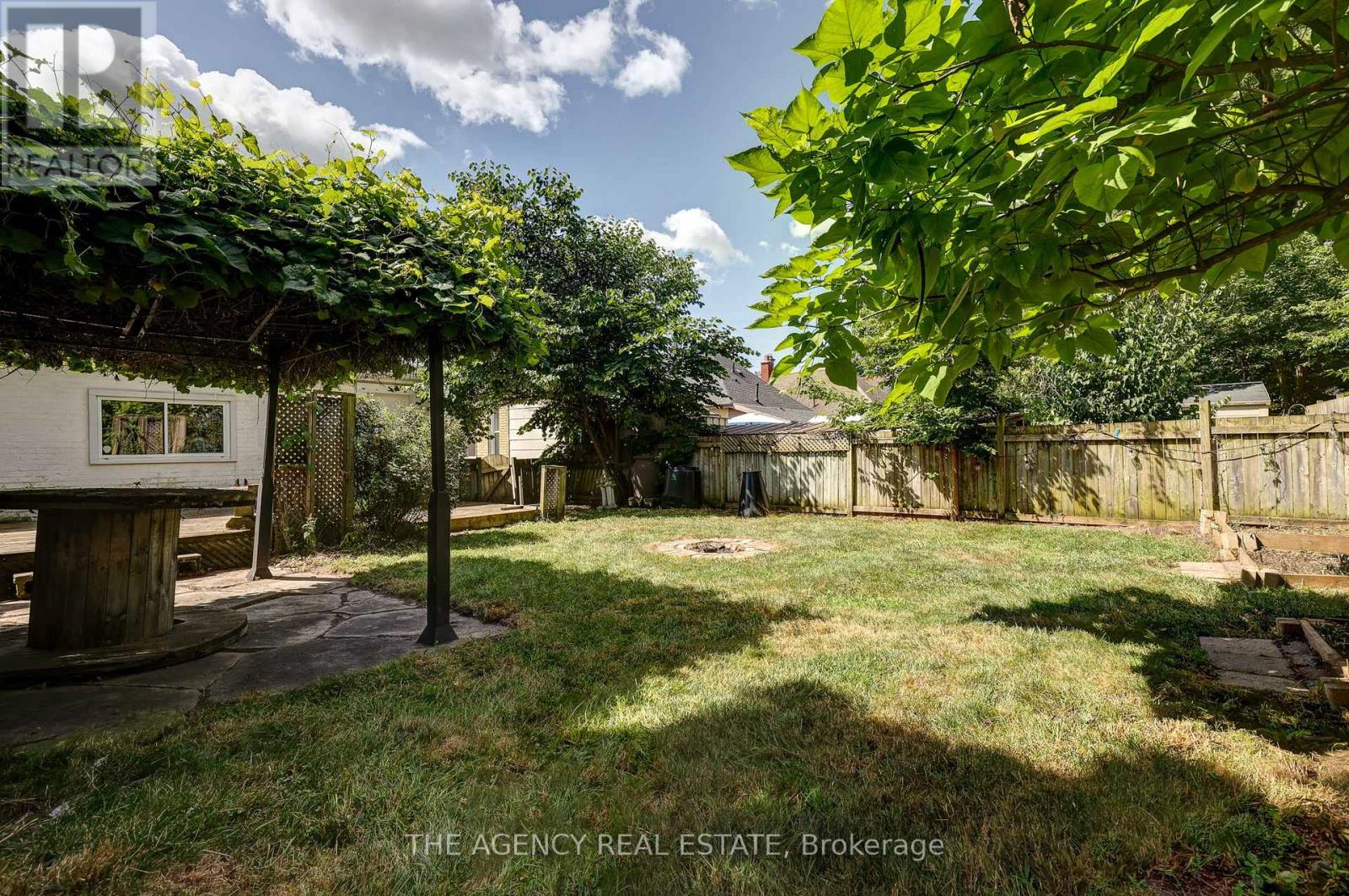 For Sale: 18 MAY STREET, London East (East L), ON | 4 Bed, 3 Bath House for $295,000. See 26 photos!