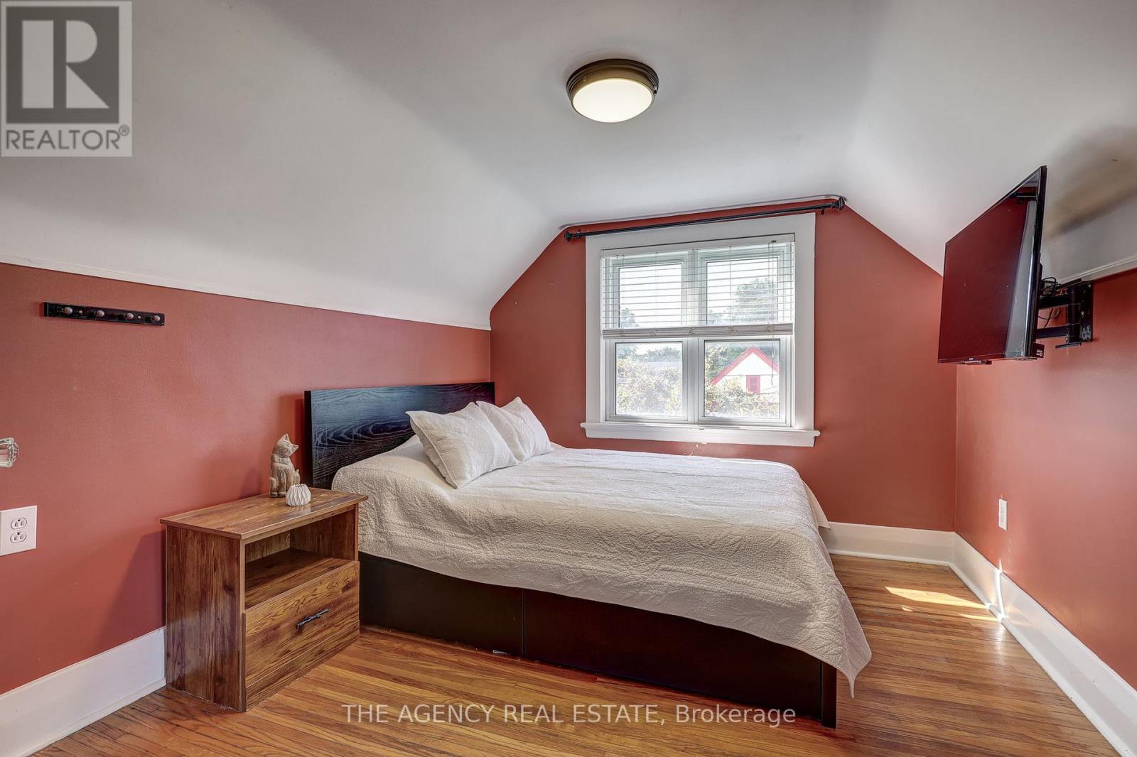 For Sale: 18 MAY STREET, London East (East L), ON | 4 Bed, 3 Bath House for $295,000. See 26 photos!