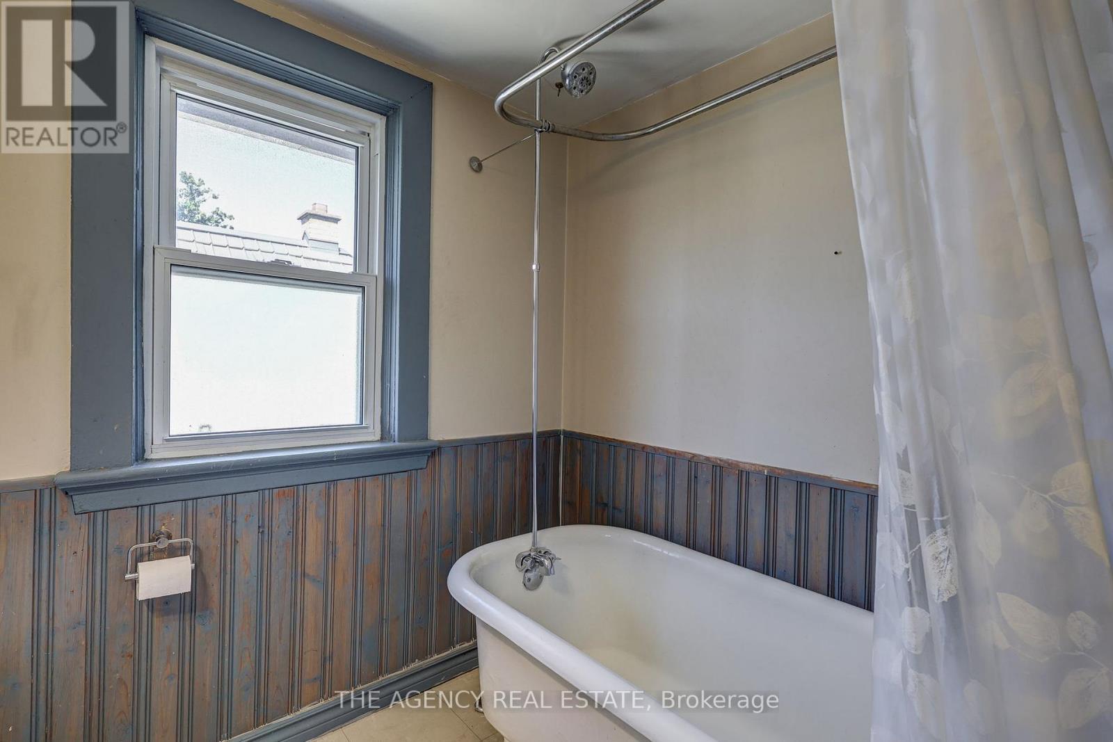 For Sale: 18 MAY STREET, London East (East L), ON | 4 Bed, 3 Bath House for $295,000. See 26 photos!