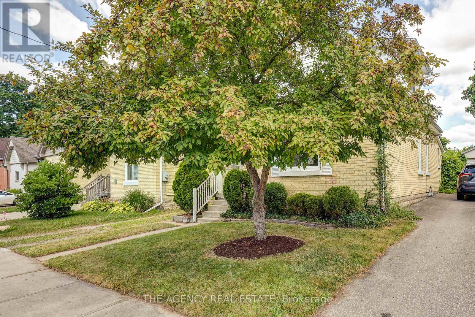 For Sale: 18 MAY STREET, London East (East L), ON | 4 Bed, 3 Bath House for $295,000. See 26 photos!