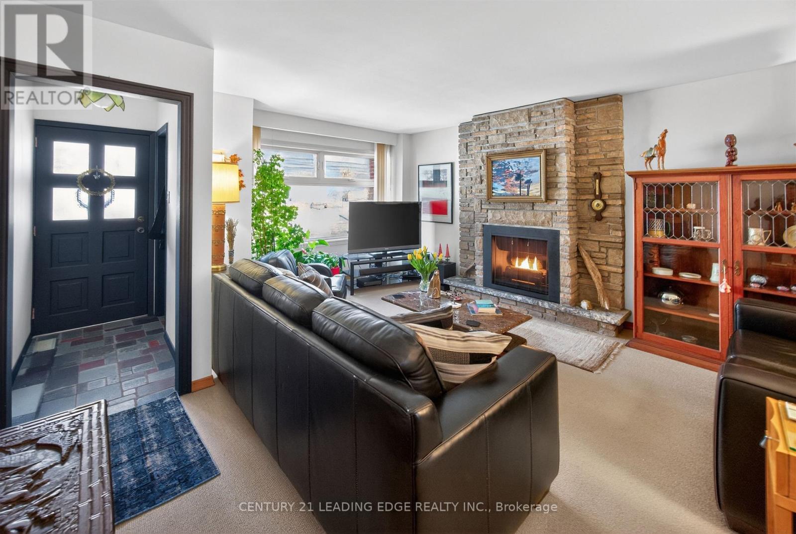 130 Silver Birch Avenue, Toronto, Ontario  M4E 3L4 - Photo 6 - E12989282