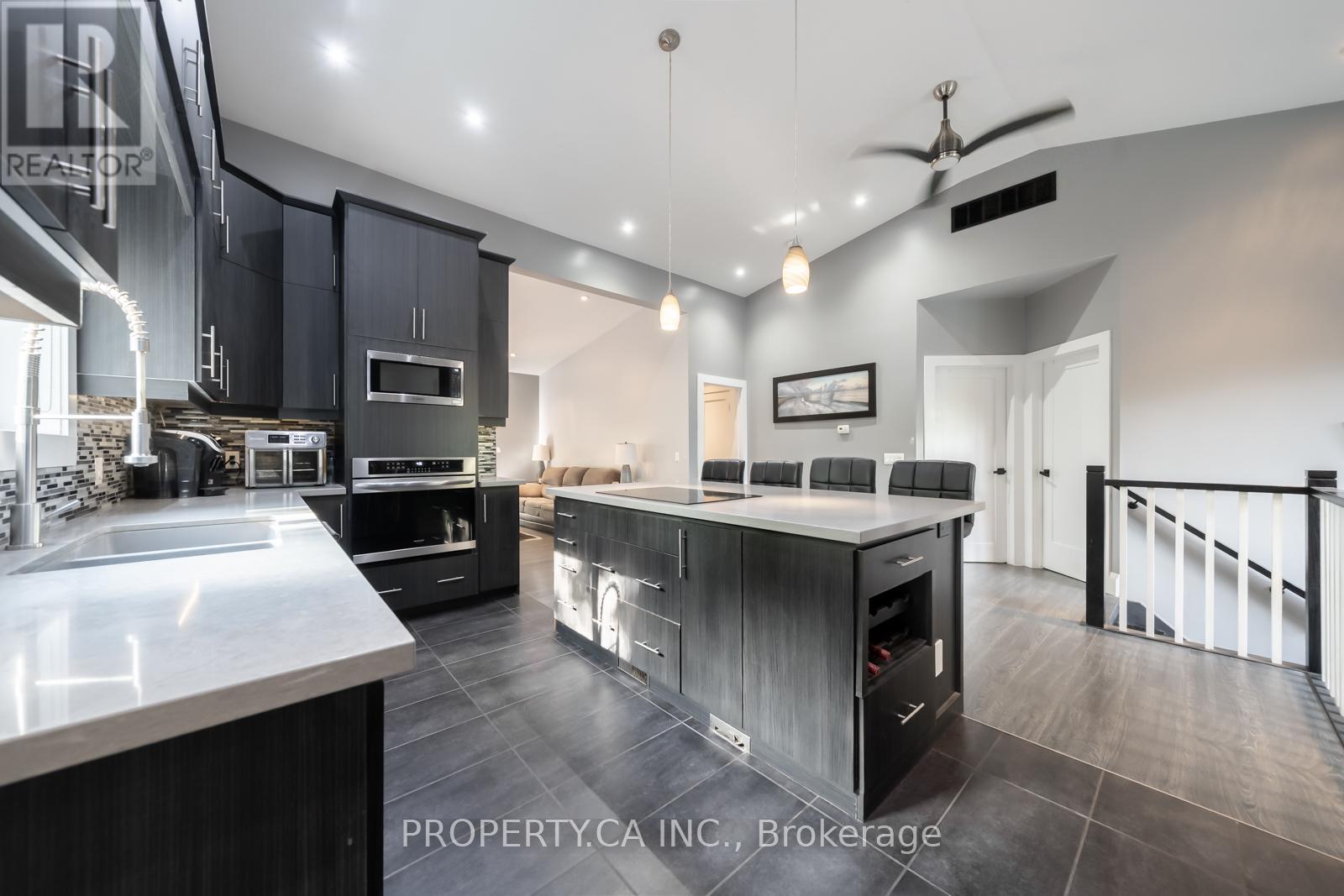 176 Pleasant Boulevard, Georgina, Ontario  L4P 2S4 - Photo 12 - N12989588