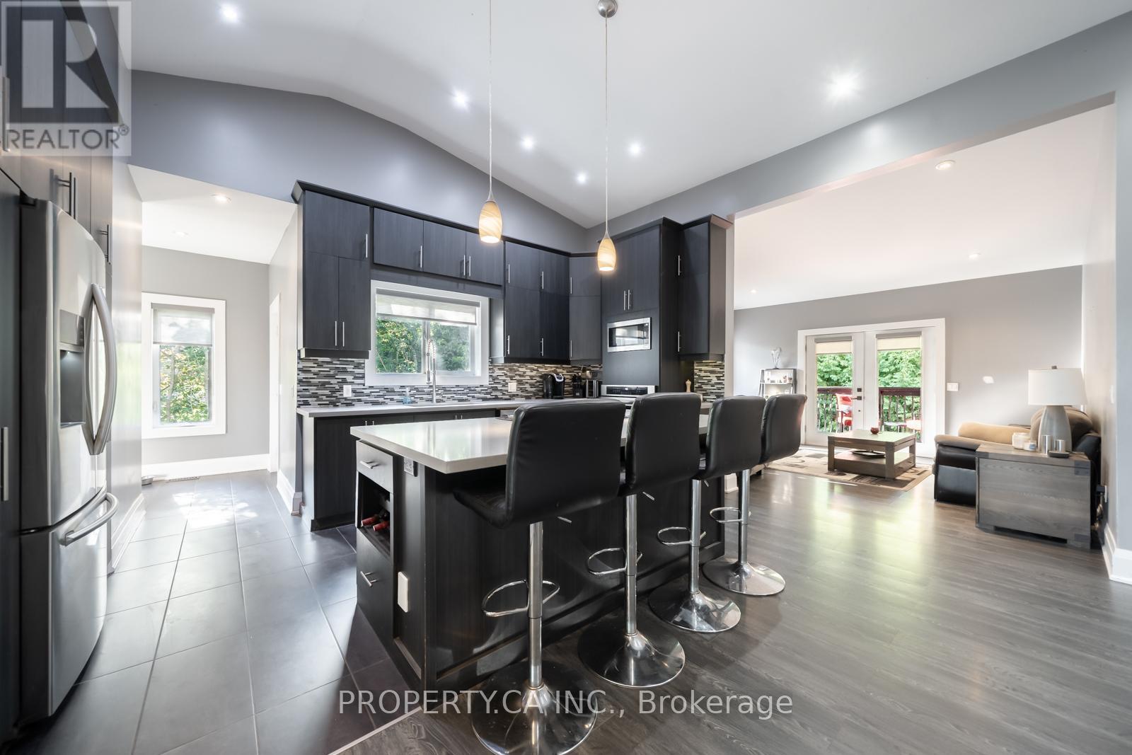 176 Pleasant Boulevard, Georgina, Ontario  L4P 2S4 - Photo 9 - N12989588