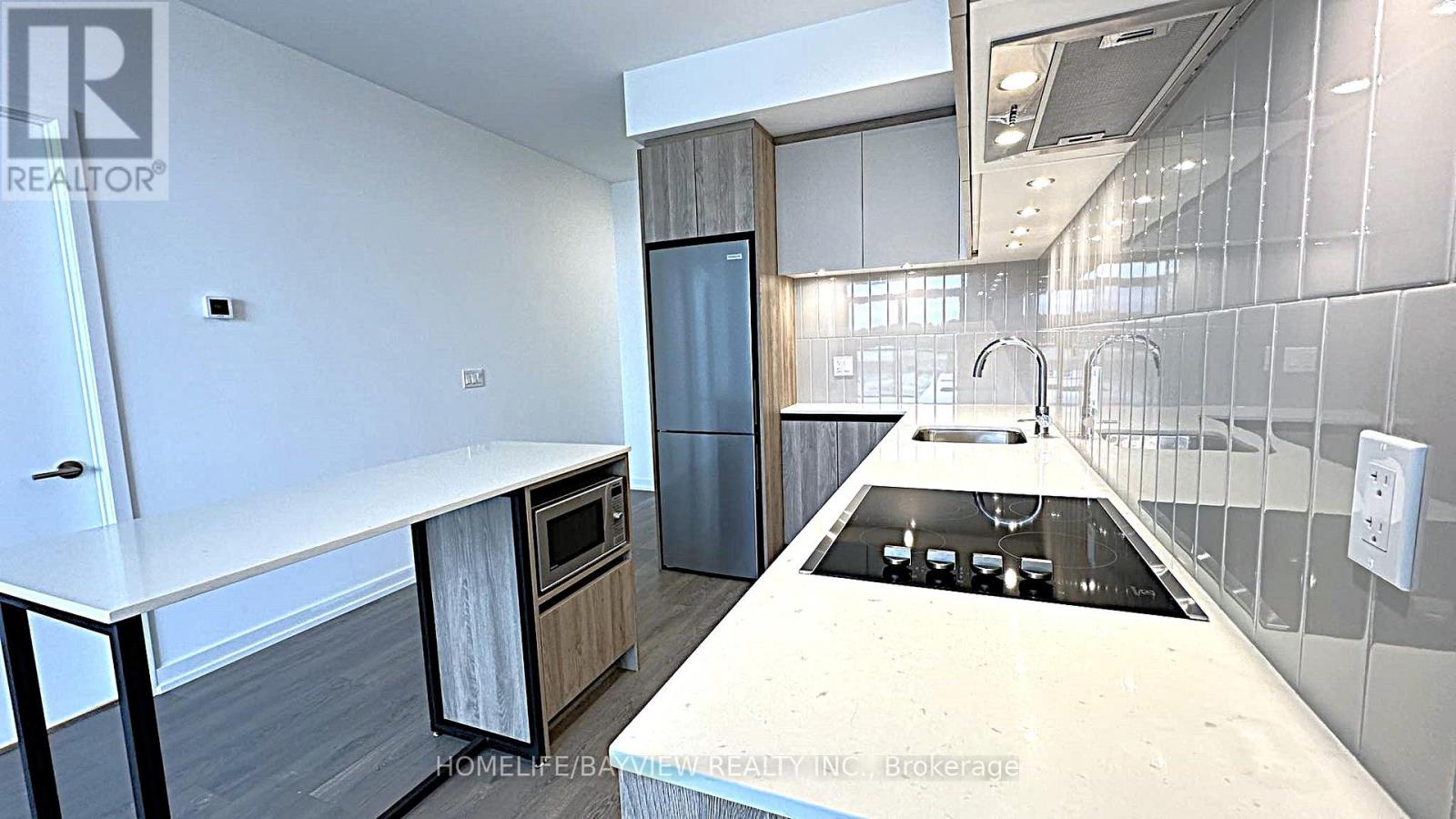 603 - 8 Beverley Glen Boulevard, Vaughan, Ontario  L4K 0L5 - Photo 6 - N12989690