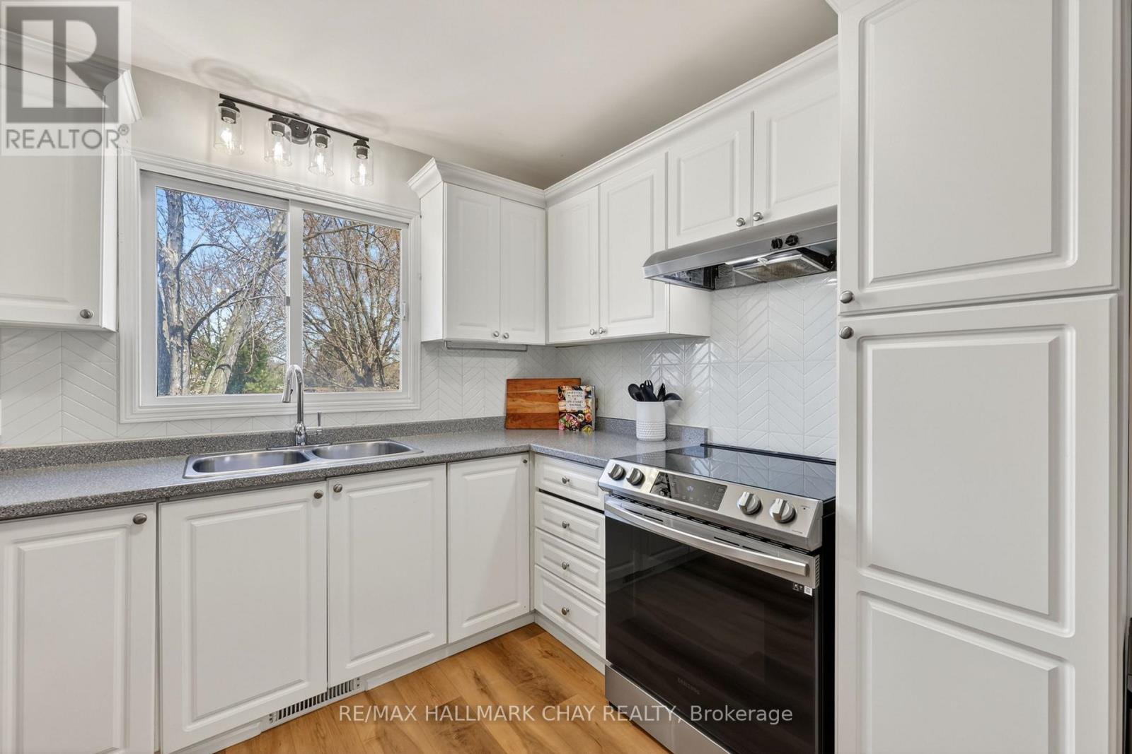 58 Biscayne Boulevard, Georgina, Ontario  L4P 3M8 - Photo 13 - N12989738