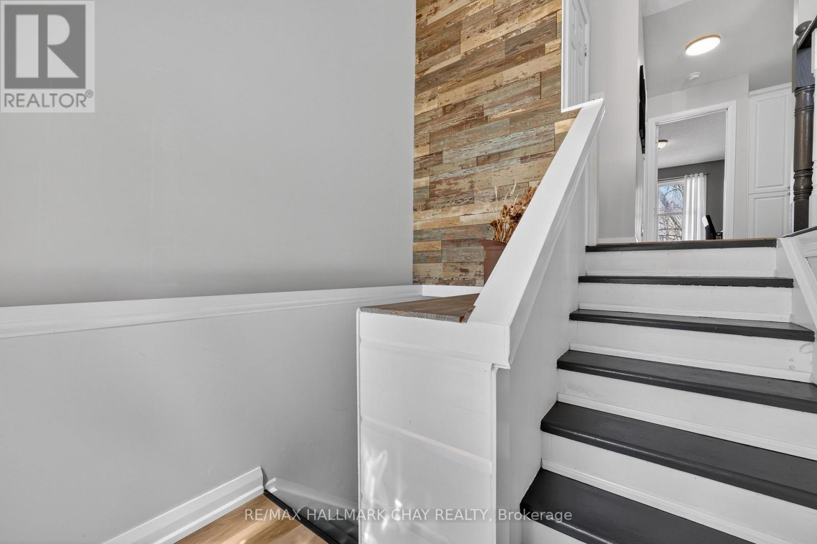 58 Biscayne Boulevard, Georgina, Ontario  L4P 3M8 - Photo 3 - N12989738