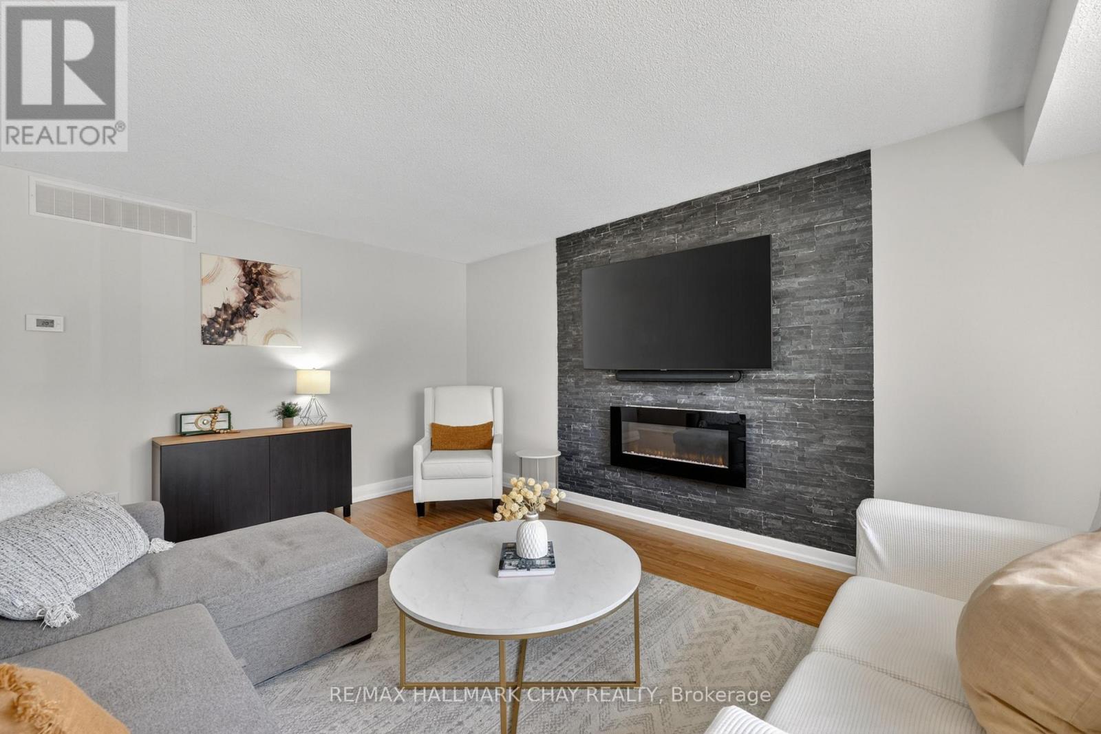 58 Biscayne Boulevard, Georgina, Ontario  L4P 3M8 - Photo 5 - N12989738