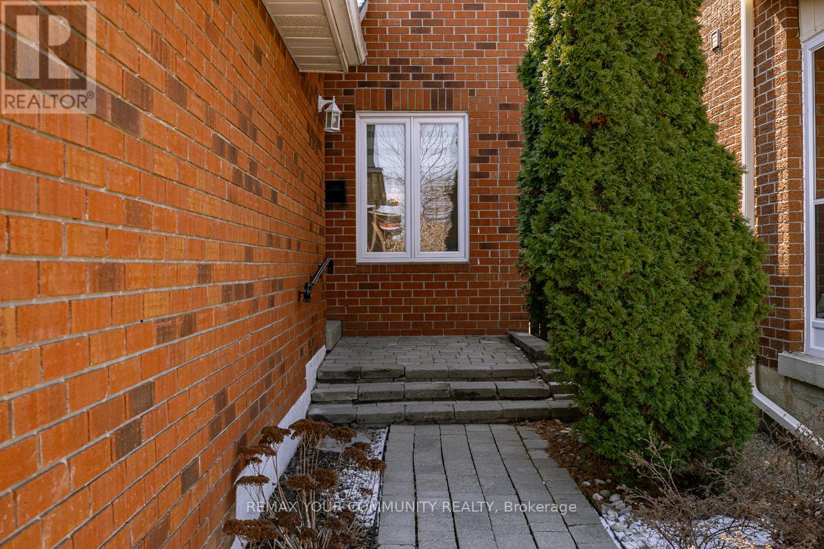 82 Whitney Place, Vaughan, Ontario  L4J 6V5 - Photo 3 - N12989750