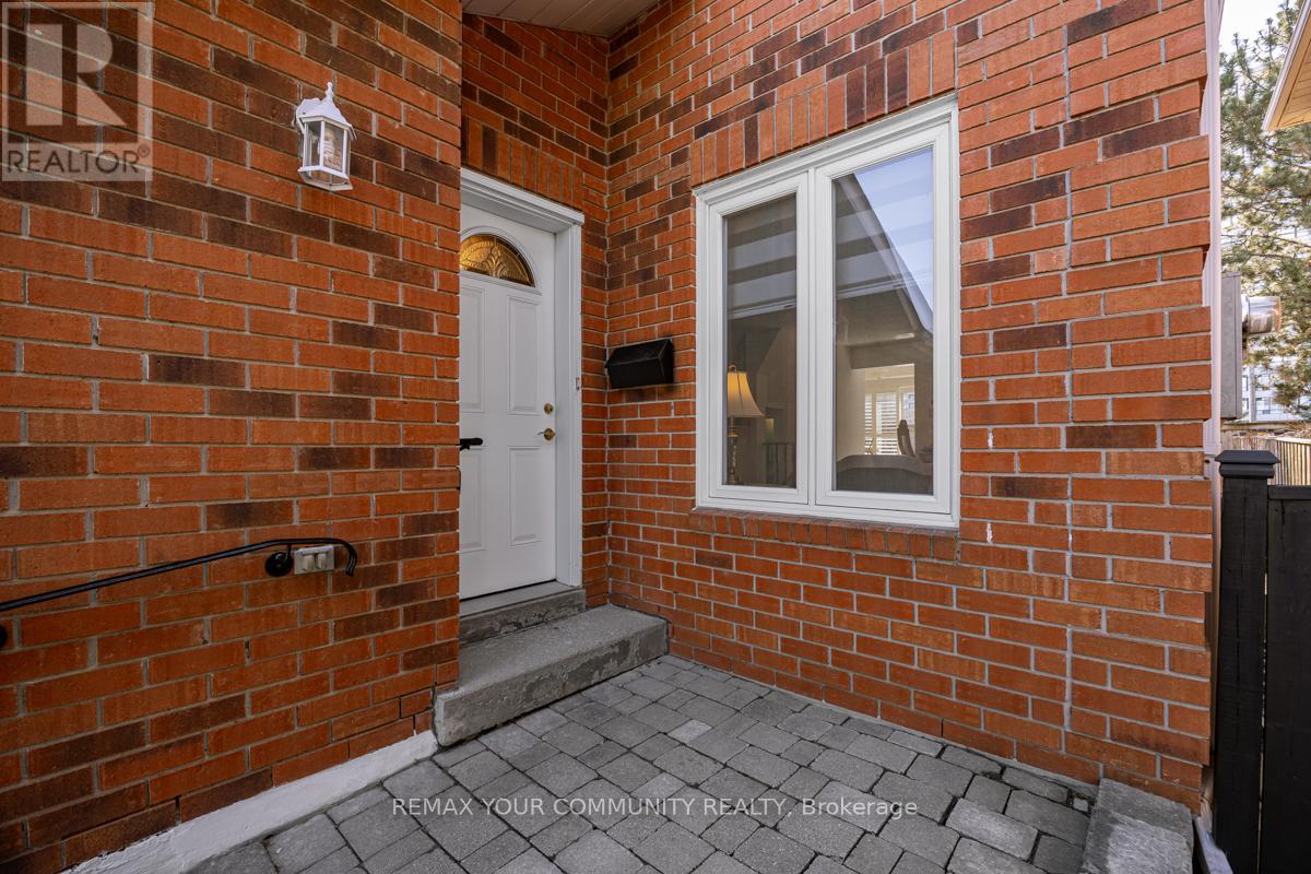 82 Whitney Place, Vaughan, Ontario  L4J 6V5 - Photo 4 - N12989750