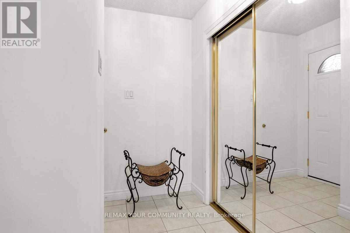 82 Whitney Place, Vaughan, Ontario  L4J 6V5 - Photo 5 - N12989750