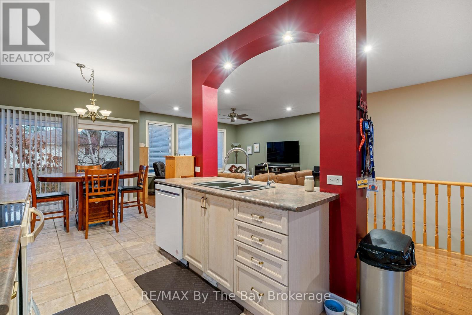 6 Deerrun Place, Wasaga Beach, Ontario  L9Z 1H8 - Photo 11 - S12989616