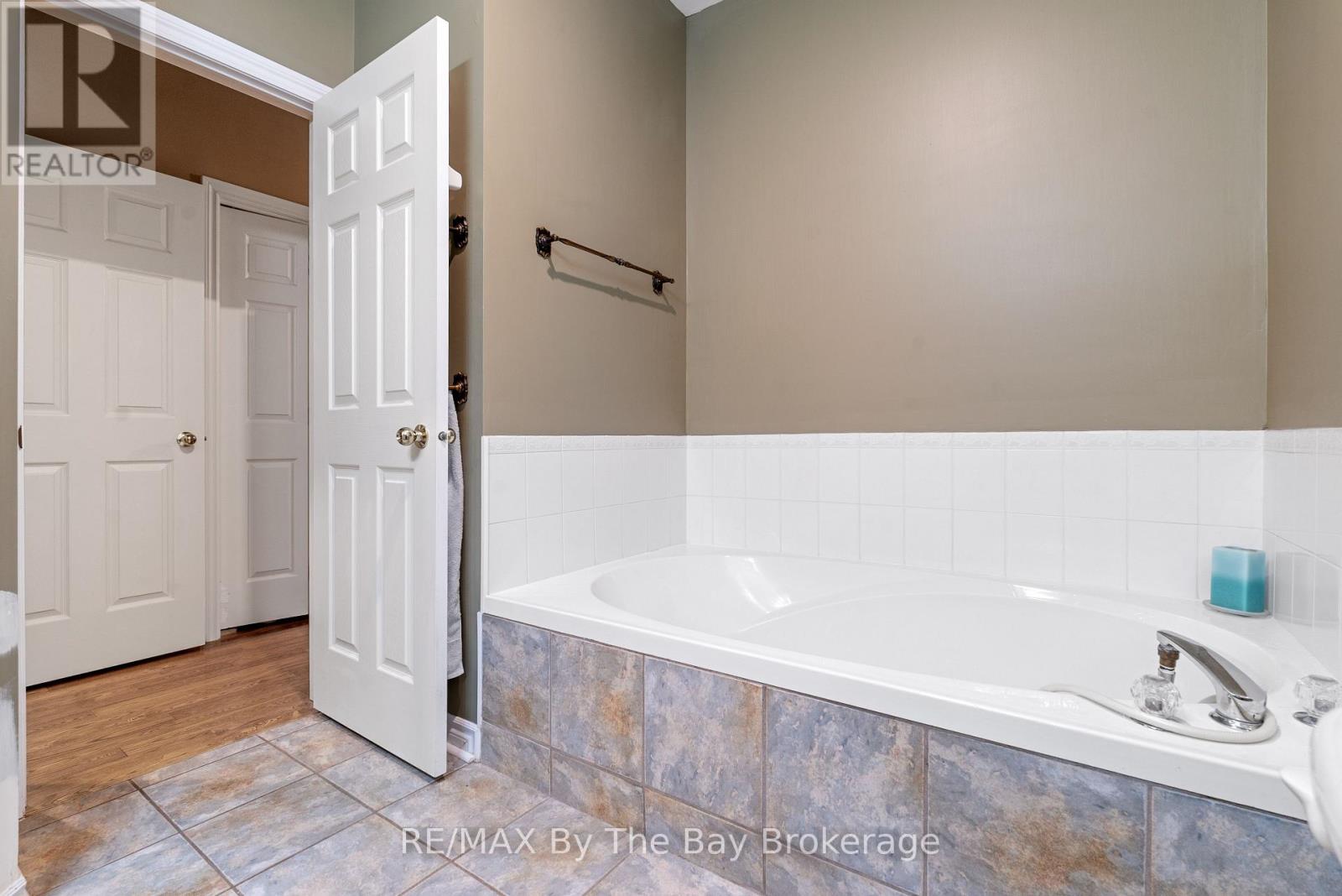 6 Deerrun Place, Wasaga Beach, Ontario  L9Z 1H8 - Photo 17 - S12989616