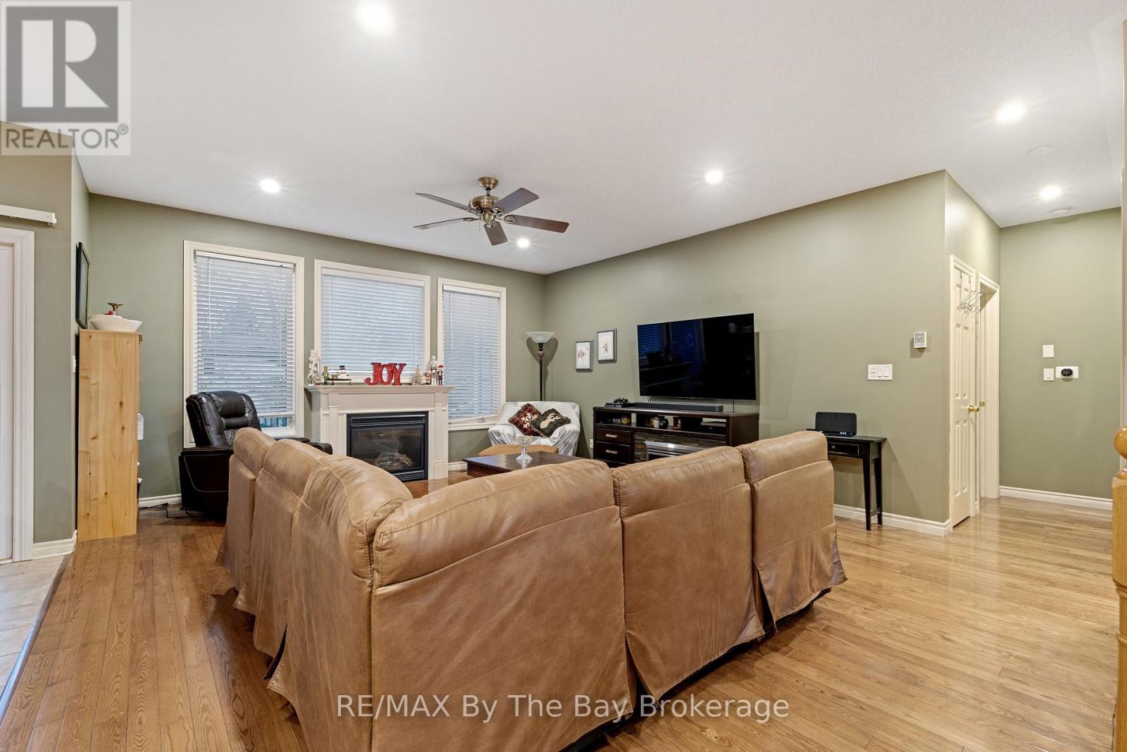 6 Deerrun Place, Wasaga Beach, Ontario  L9Z 1H8 - Photo 5 - S12989616