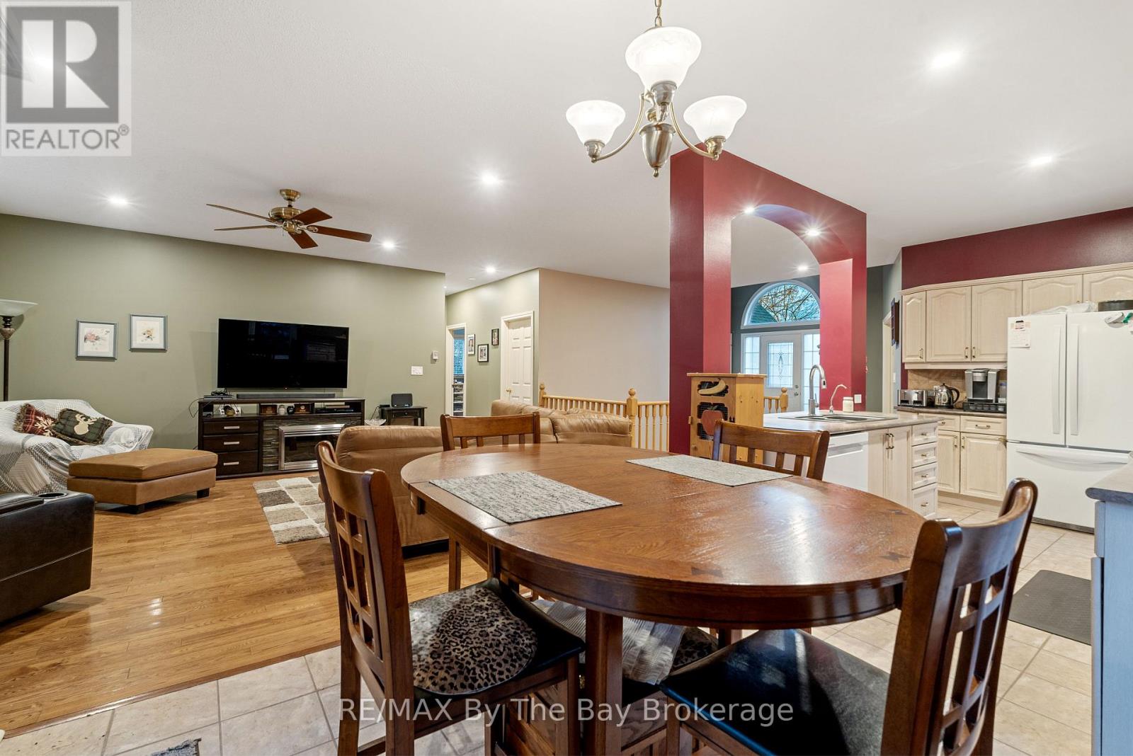 6 Deerrun Place, Wasaga Beach, Ontario  L9Z 1H8 - Photo 8 - S12989616