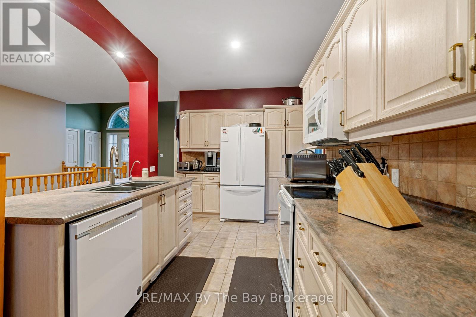 6 Deerrun Place, Wasaga Beach, Ontario  L9Z 1H8 - Photo 9 - S12989616