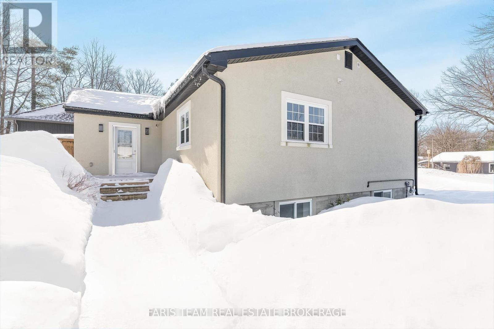 33 Frank Street, Wasaga Beach, Ontario  L9Z 1P9 - Photo 14 - S12989528