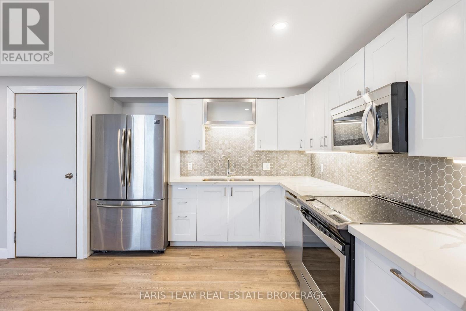 33 Frank Street, Wasaga Beach, Ontario  L9Z 1P9 - Photo 20 - S12989528