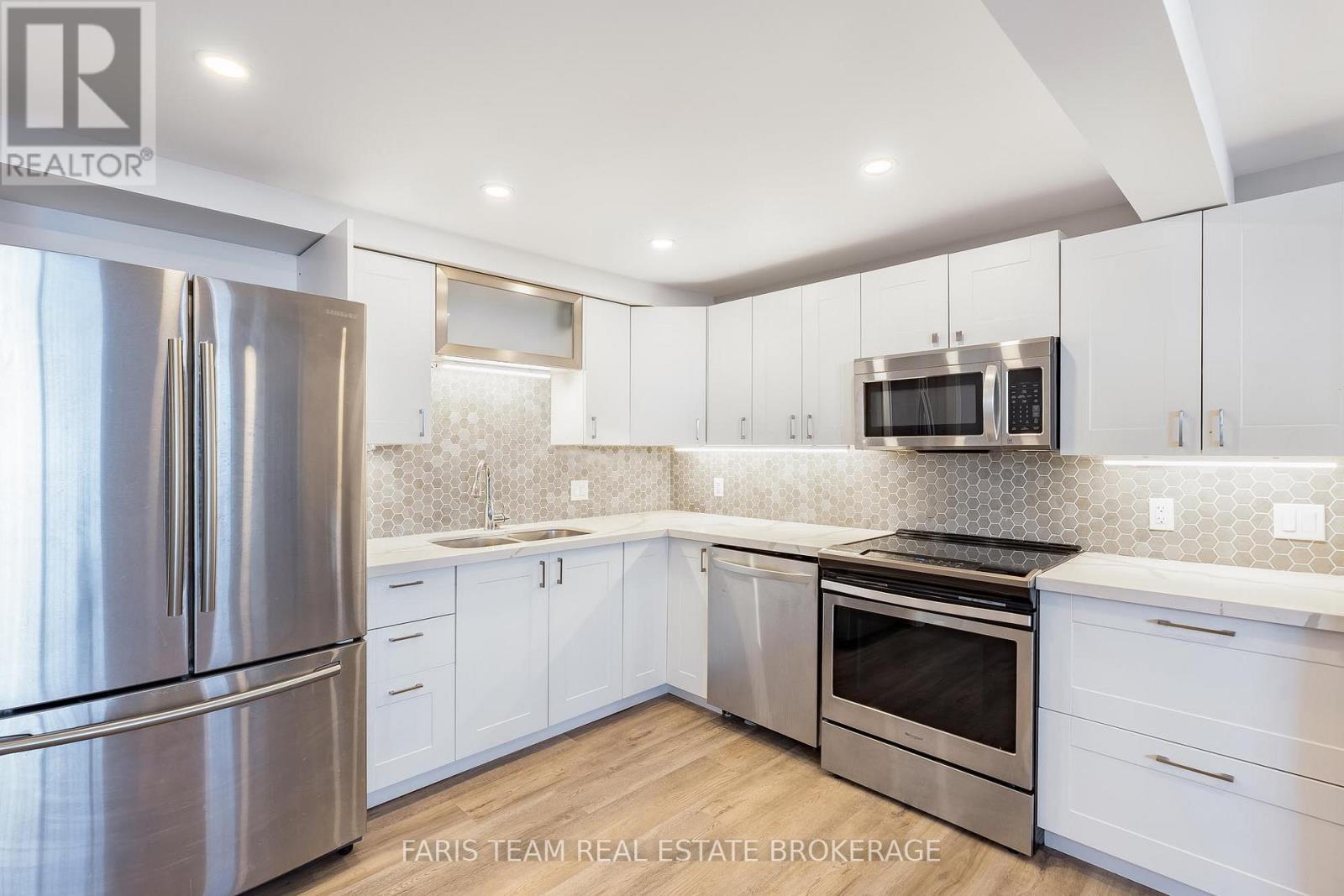 33 Frank Street, Wasaga Beach, Ontario  L9Z 1P9 - Photo 21 - S12989528