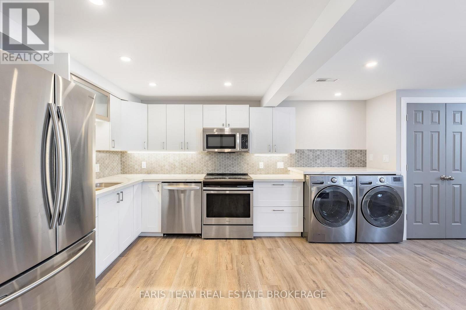 33 Frank Street, Wasaga Beach, Ontario  L9Z 1P9 - Photo 22 - S12989528