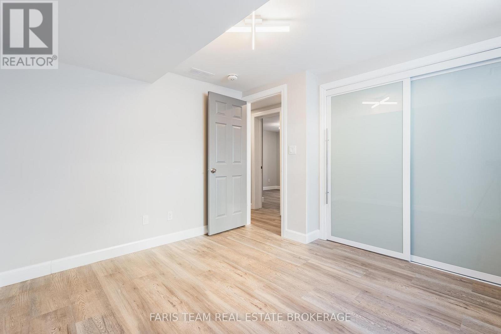 33 Frank Street, Wasaga Beach, Ontario  L9Z 1P9 - Photo 27 - S12989528