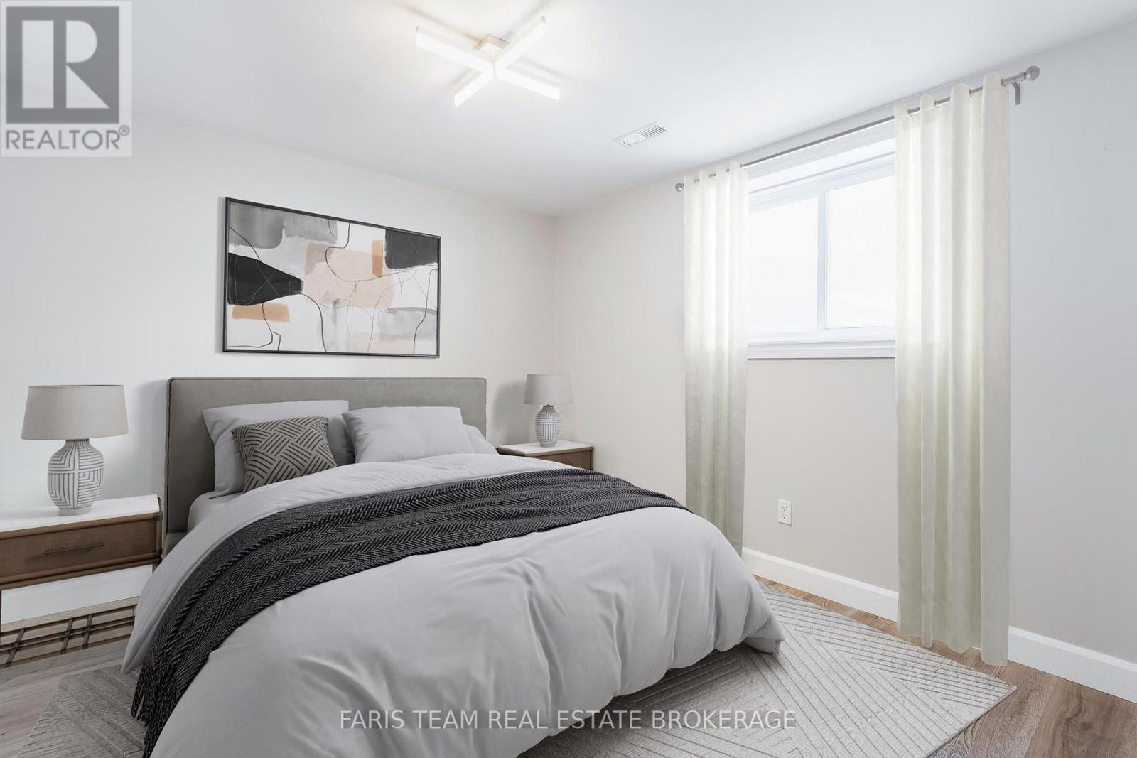 33 Frank Street, Wasaga Beach, Ontario  L9Z 1P9 - Photo 28 - S12989528