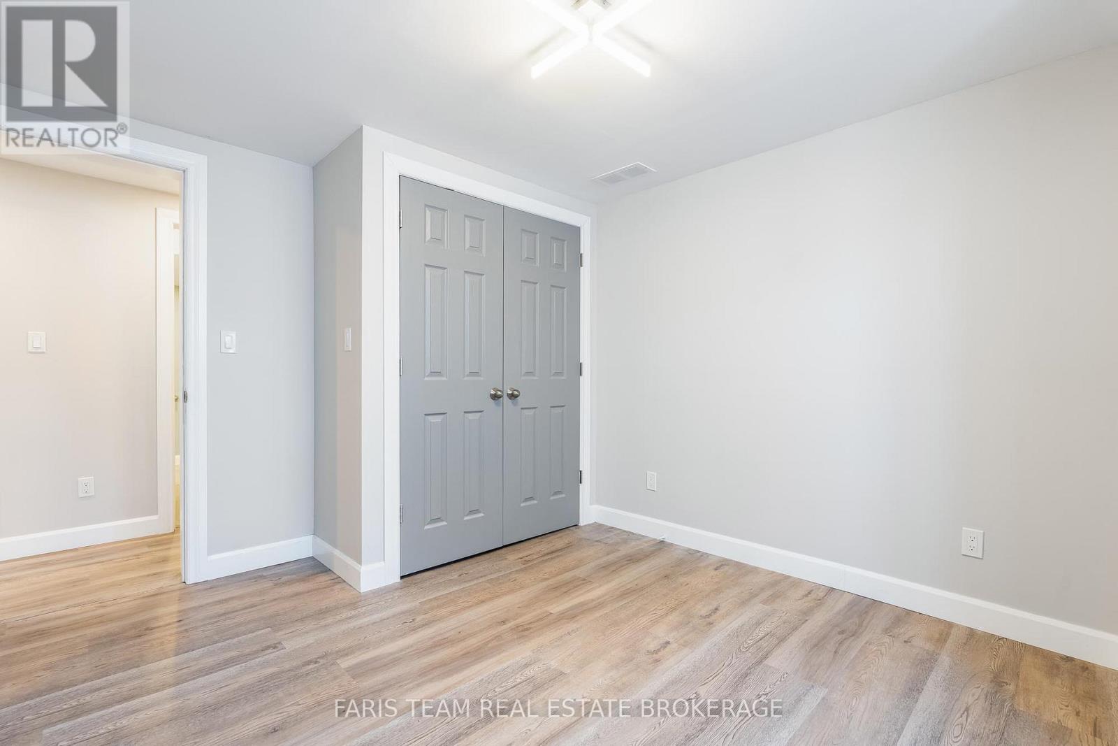 33 Frank Street, Wasaga Beach, Ontario  L9Z 1P9 - Photo 31 - S12989528