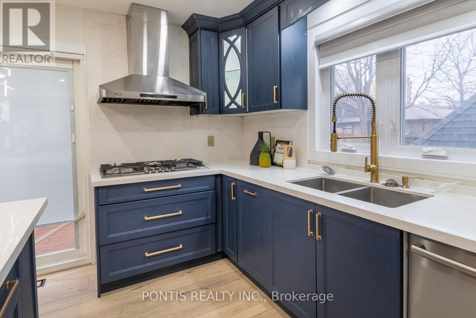 38 Kempenfelt Drive, Barrie (City Centre), Ontario  L4M 1B9 - Photo 15 - S12989698