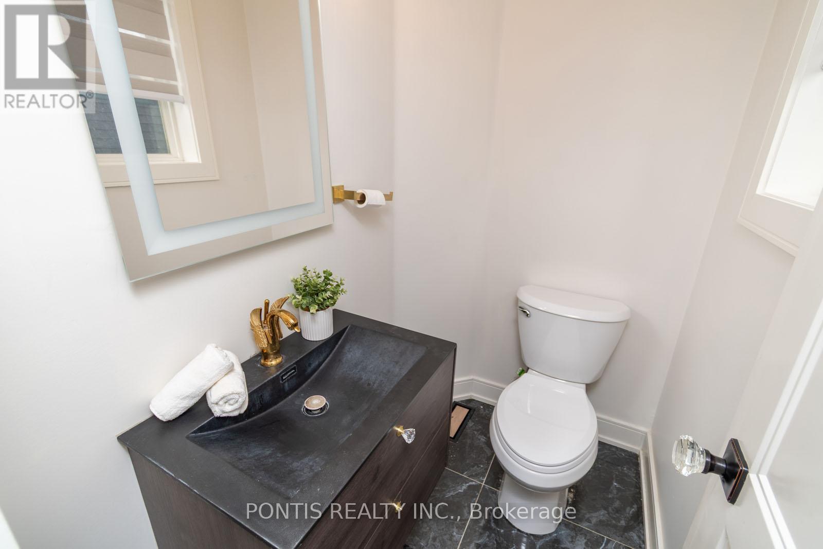 38 Kempenfelt Drive, Barrie (City Centre), Ontario  L4M 1B9 - Photo 17 - S12989698