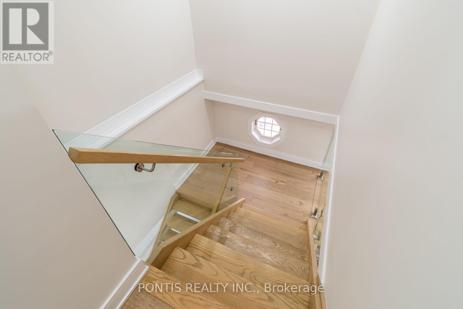 38 Kempenfelt Drive, Barrie (City Centre), Ontario  L4M 1B9 - Photo 18 - S12989698