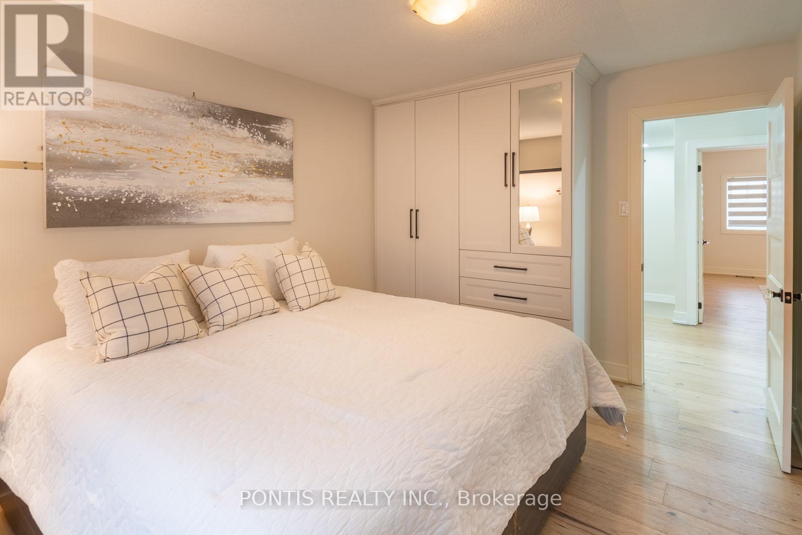 38 Kempenfelt Drive, Barrie (City Centre), Ontario  L4M 1B9 - Photo 19 - S12989698