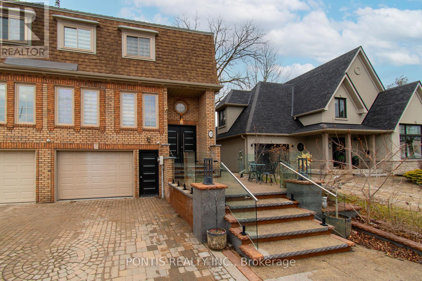 38 Kempenfelt Drive, Barrie (City Centre), Ontario  L4M 1B9 - Photo 2 - S12989698