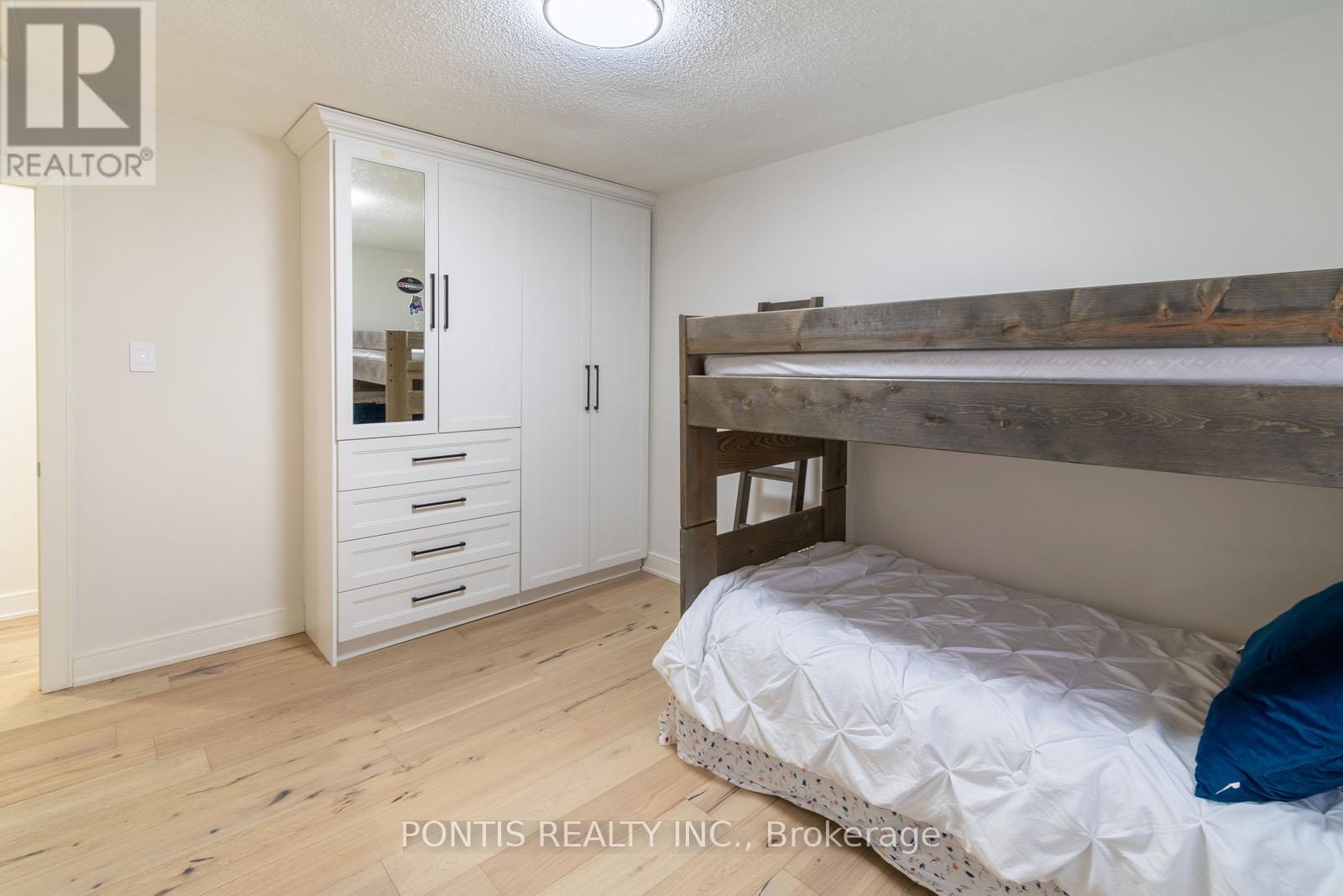 38 Kempenfelt Drive, Barrie (City Centre), Ontario  L4M 1B9 - Photo 21 - S12989698