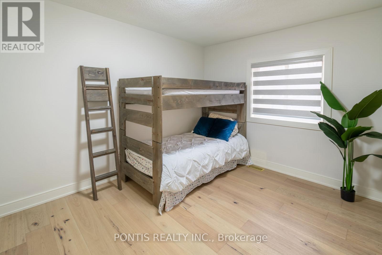 38 Kempenfelt Drive, Barrie (City Centre), Ontario  L4M 1B9 - Photo 22 - S12989698