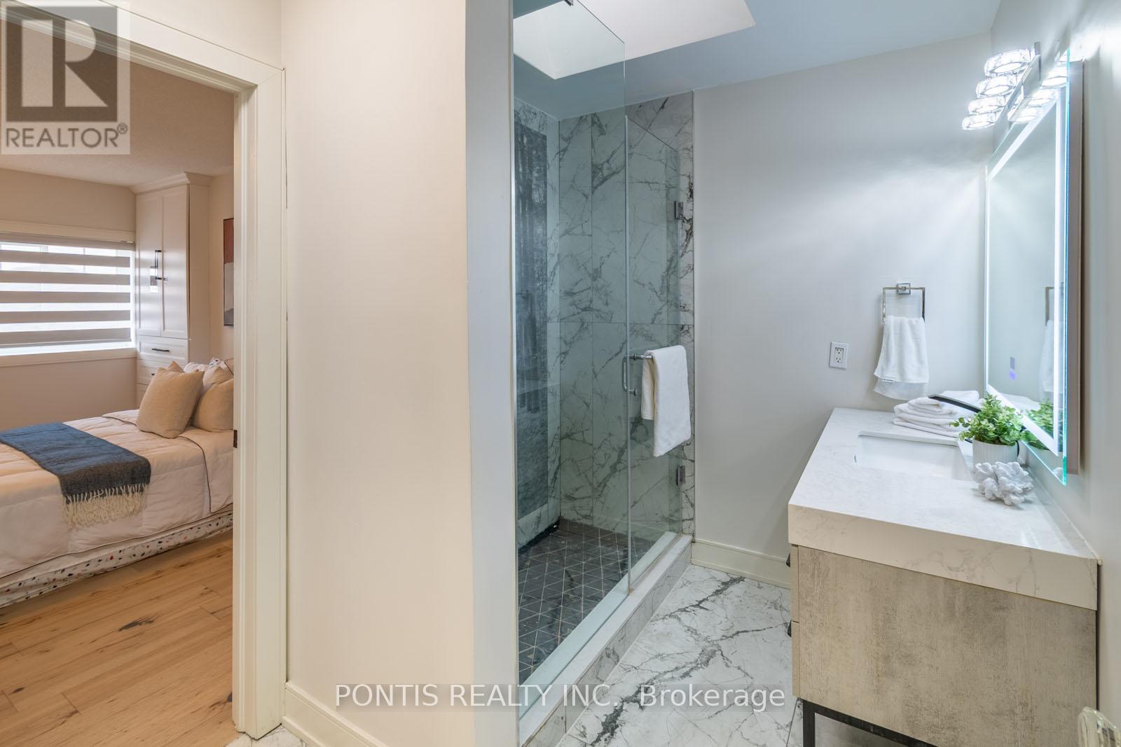 38 Kempenfelt Drive, Barrie (City Centre), Ontario  L4M 1B9 - Photo 23 - S12989698