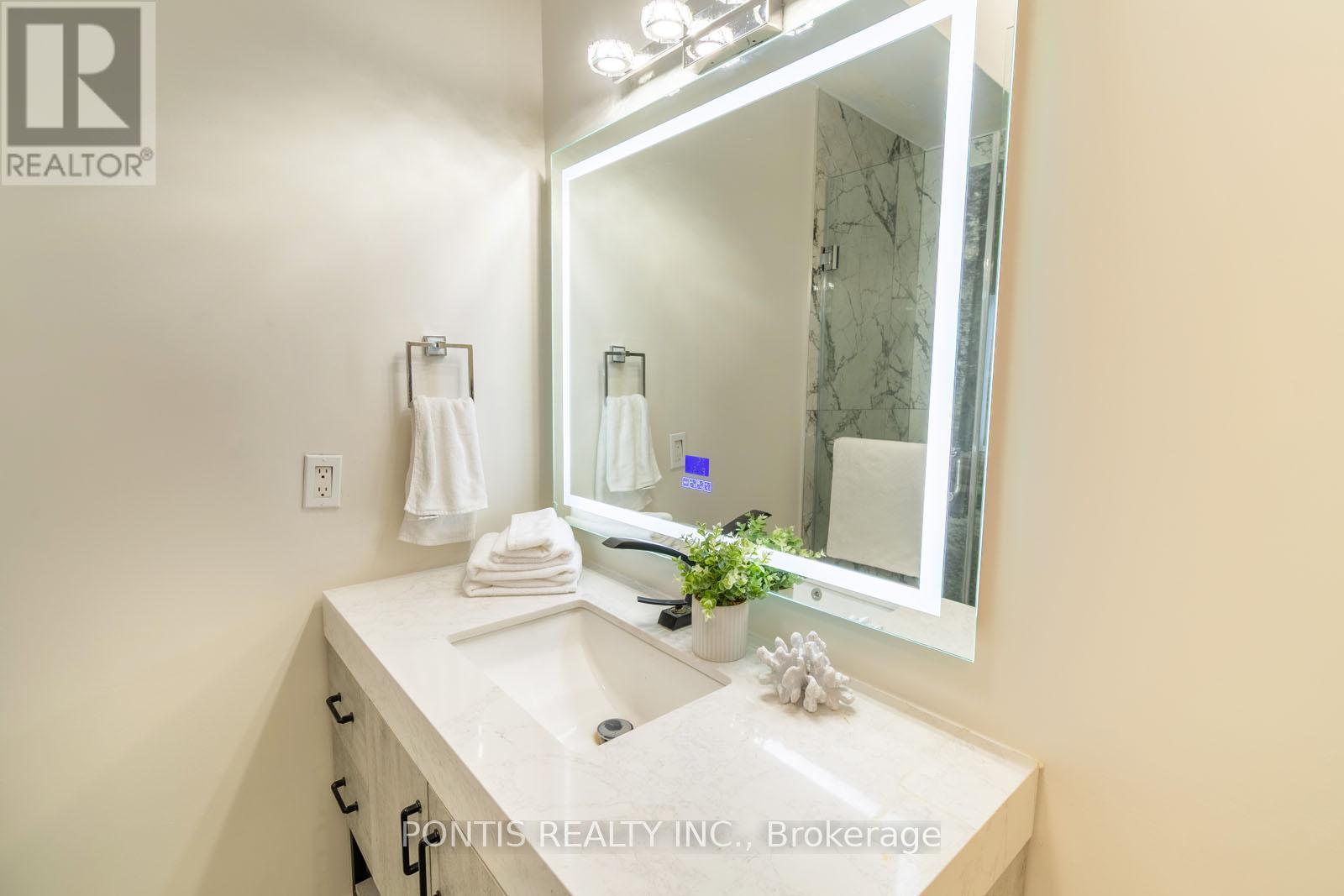 38 Kempenfelt Drive, Barrie (City Centre), Ontario  L4M 1B9 - Photo 24 - S12989698