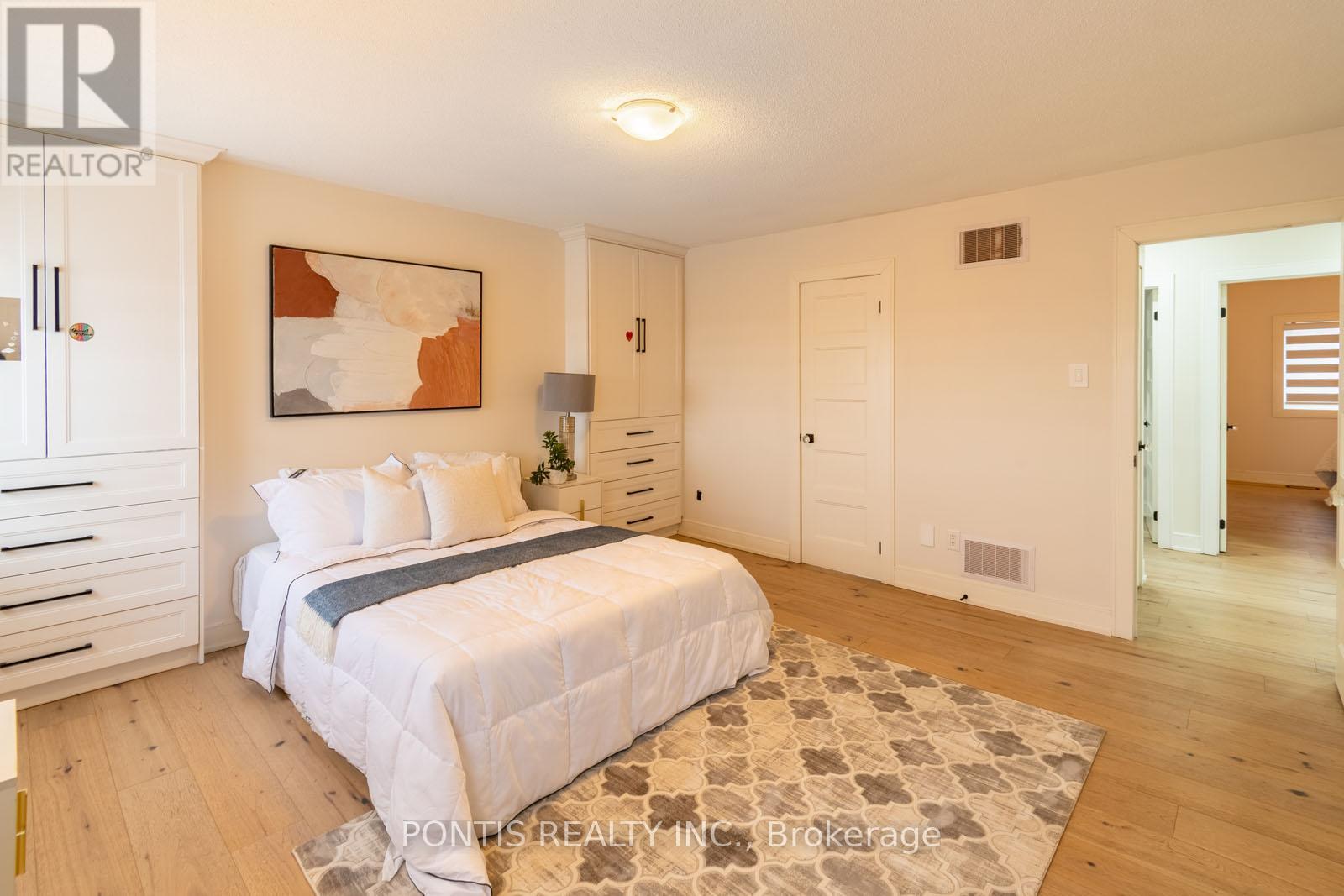 38 Kempenfelt Drive, Barrie (City Centre), Ontario  L4M 1B9 - Photo 25 - S12989698