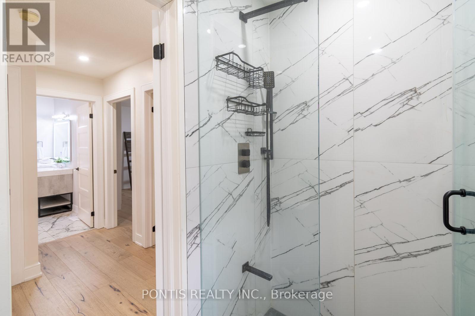 38 Kempenfelt Drive, Barrie (City Centre), Ontario  L4M 1B9 - Photo 27 - S12989698